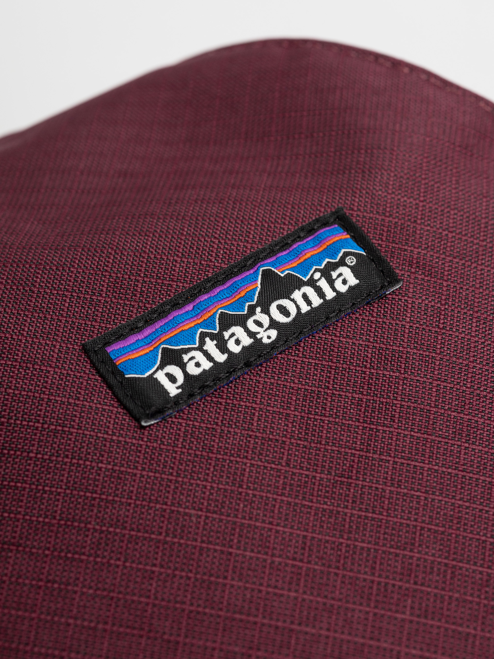Geantă cosmetică Patagonia Black Hole Cube 3L (berry fig)