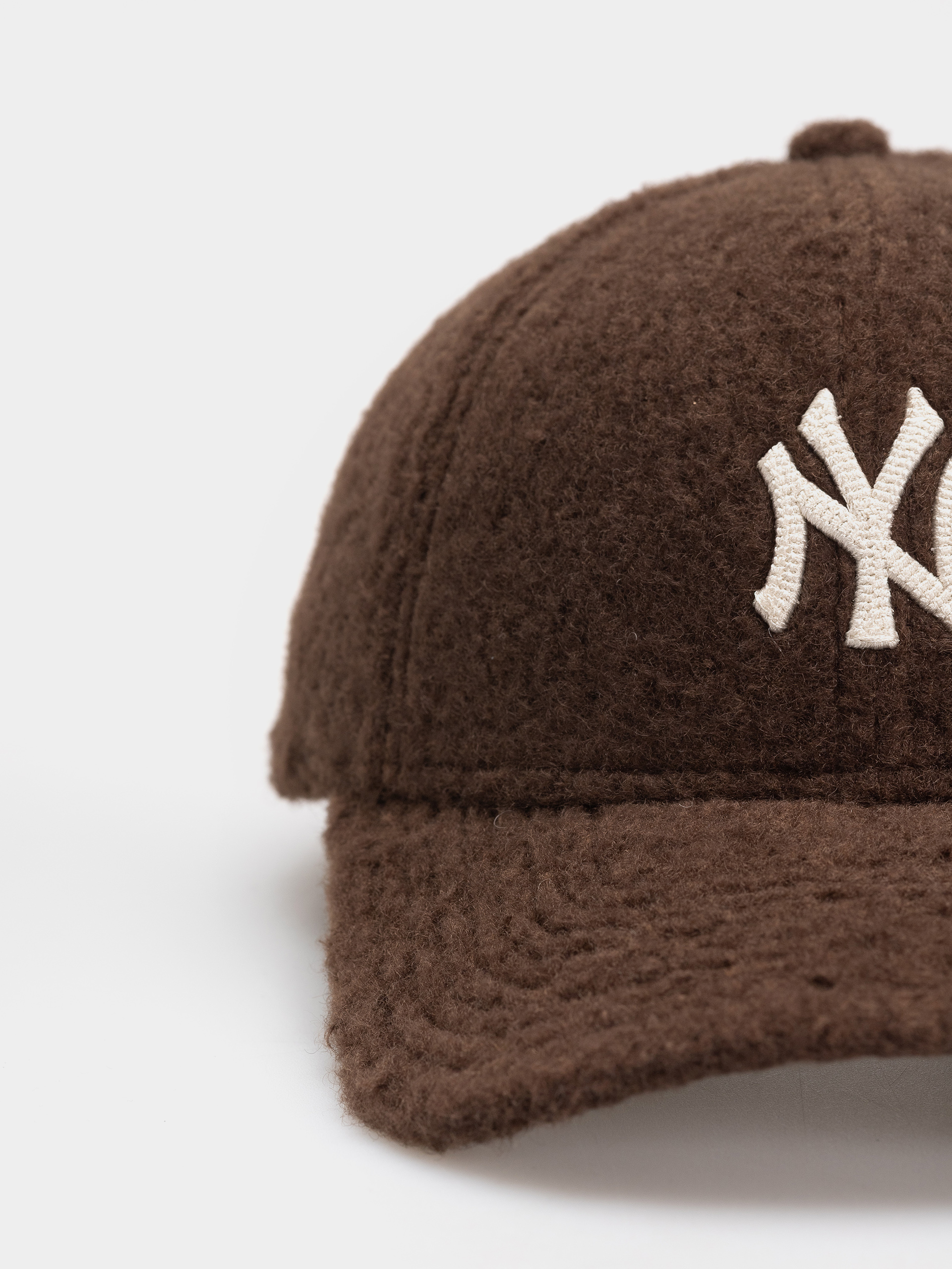 Șapcă New Era Winter Borg 9Forty New York Yankees (brown)