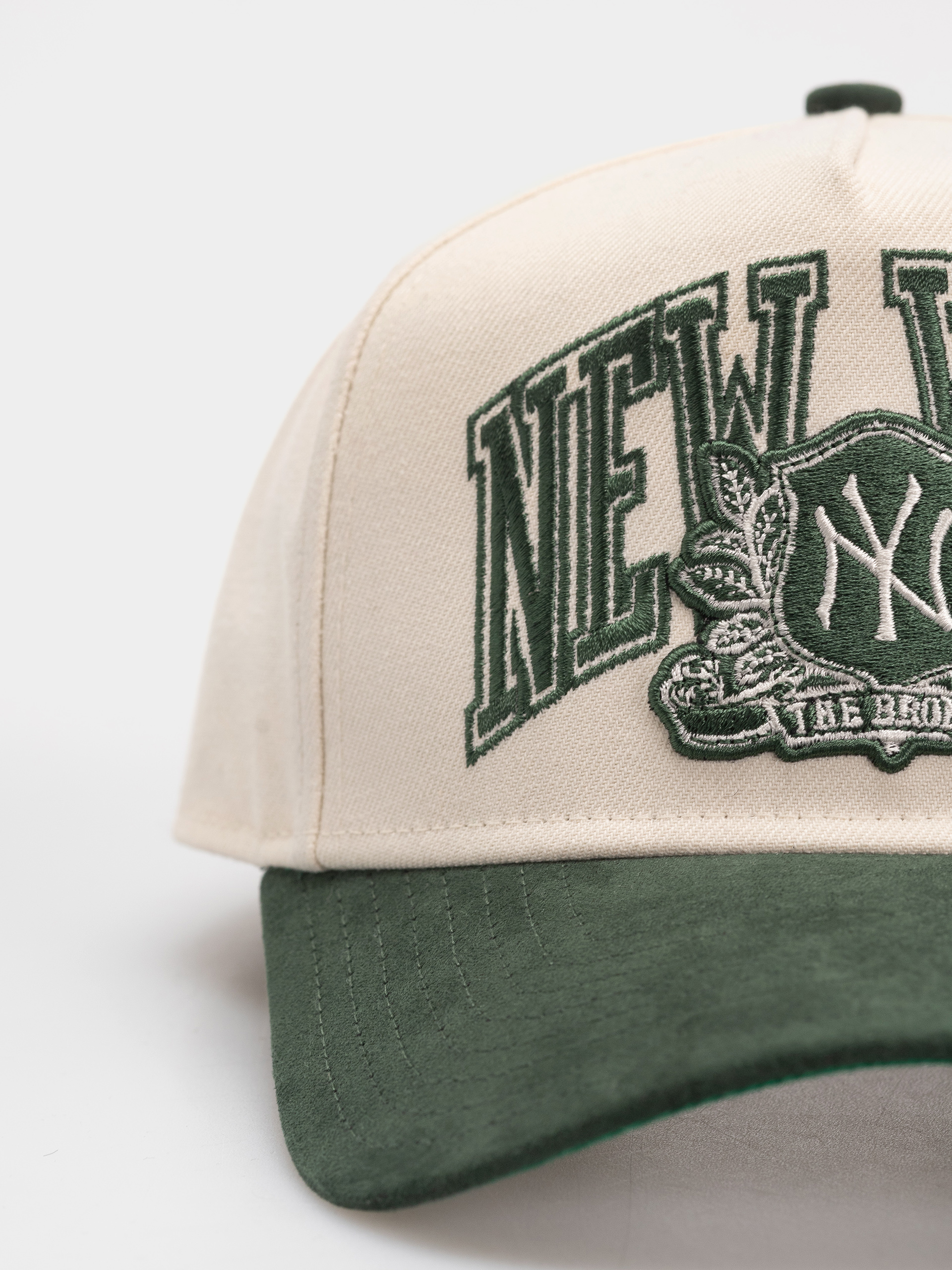 Șapcă New Era Wordmark Suede Eframe New York Yankees (light cream/green)