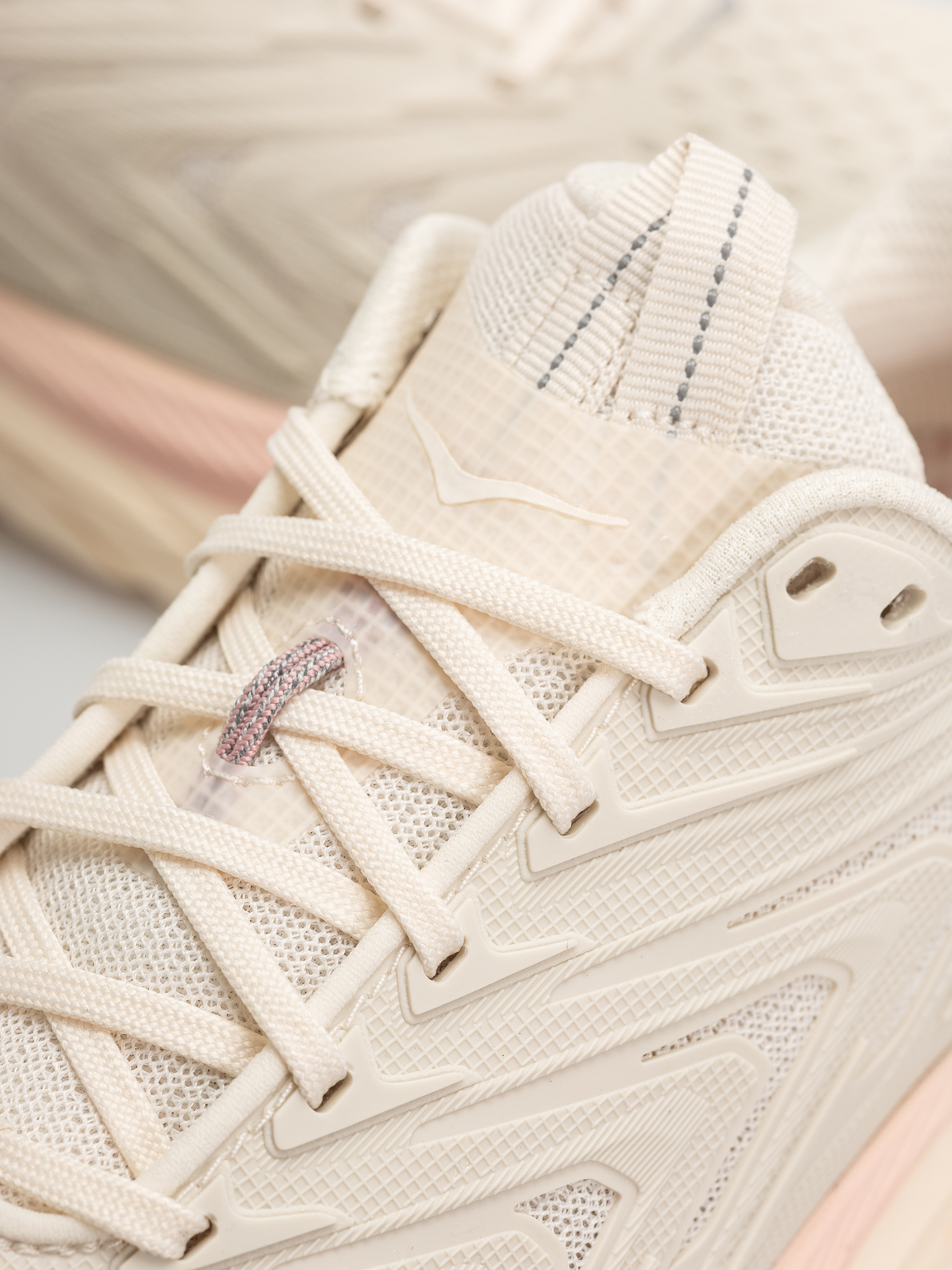 Pantofi Hoka Clifton UTL Wmn (alabaster/dewy pink)