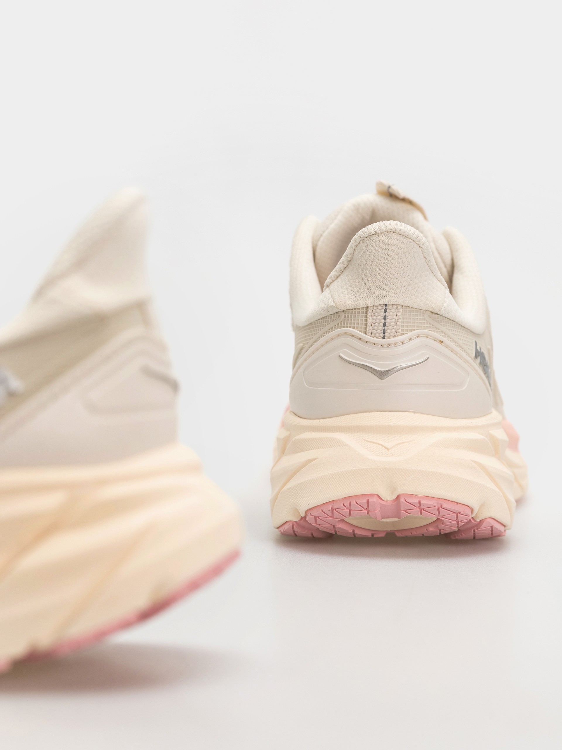 Pantofi Hoka Clifton UTL Wmn (alabaster/dewy pink)