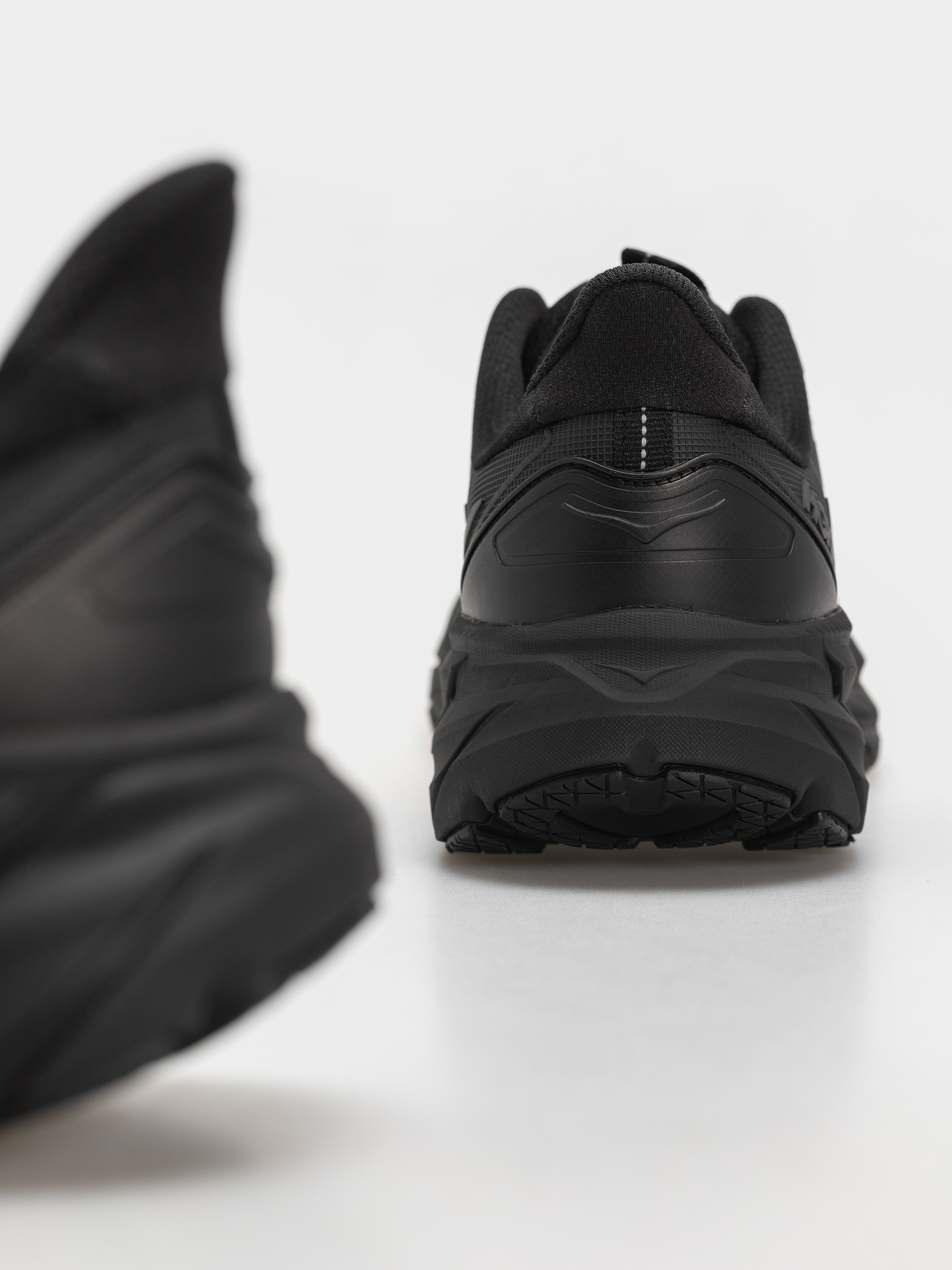 Pantofi Hoka Clifton UTL (black/black)