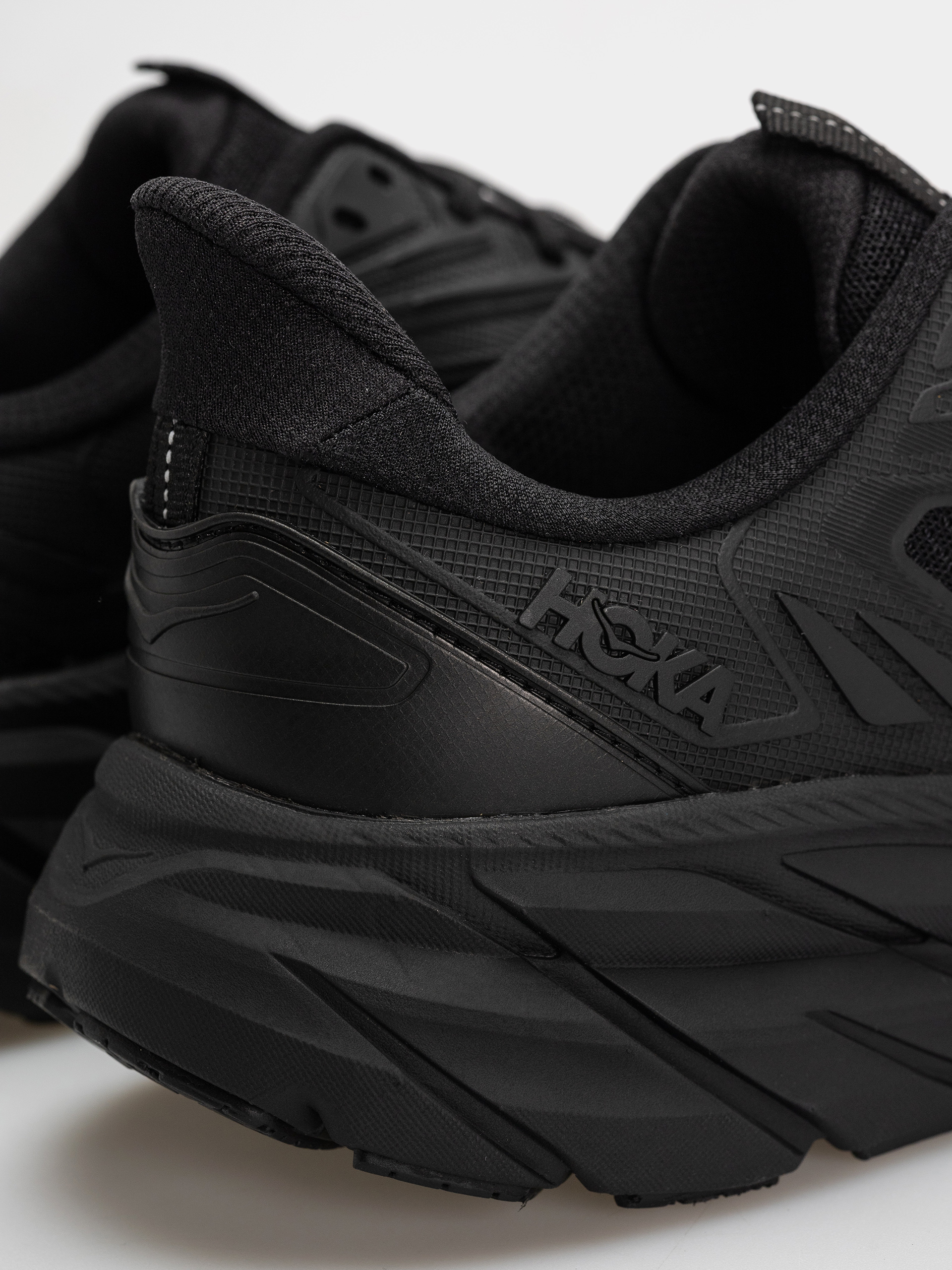Pantofi Hoka Clifton UTL (black/black)