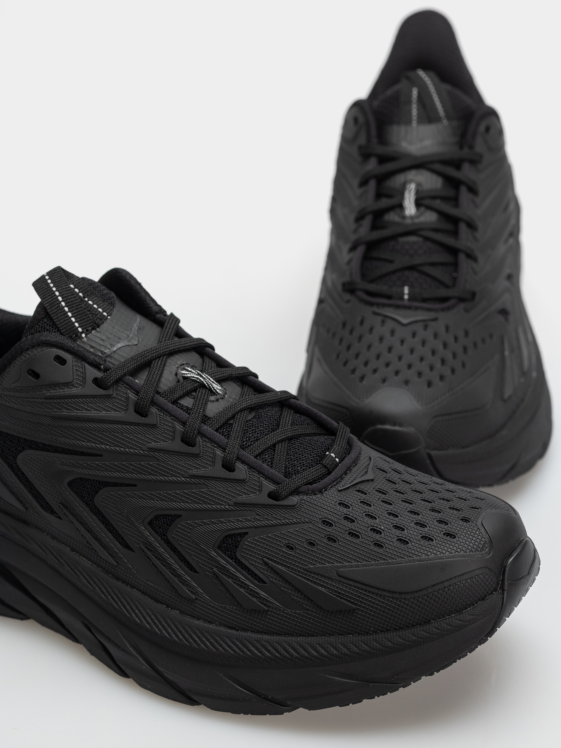 Pantofi Hoka Clifton UTL (black/black)
