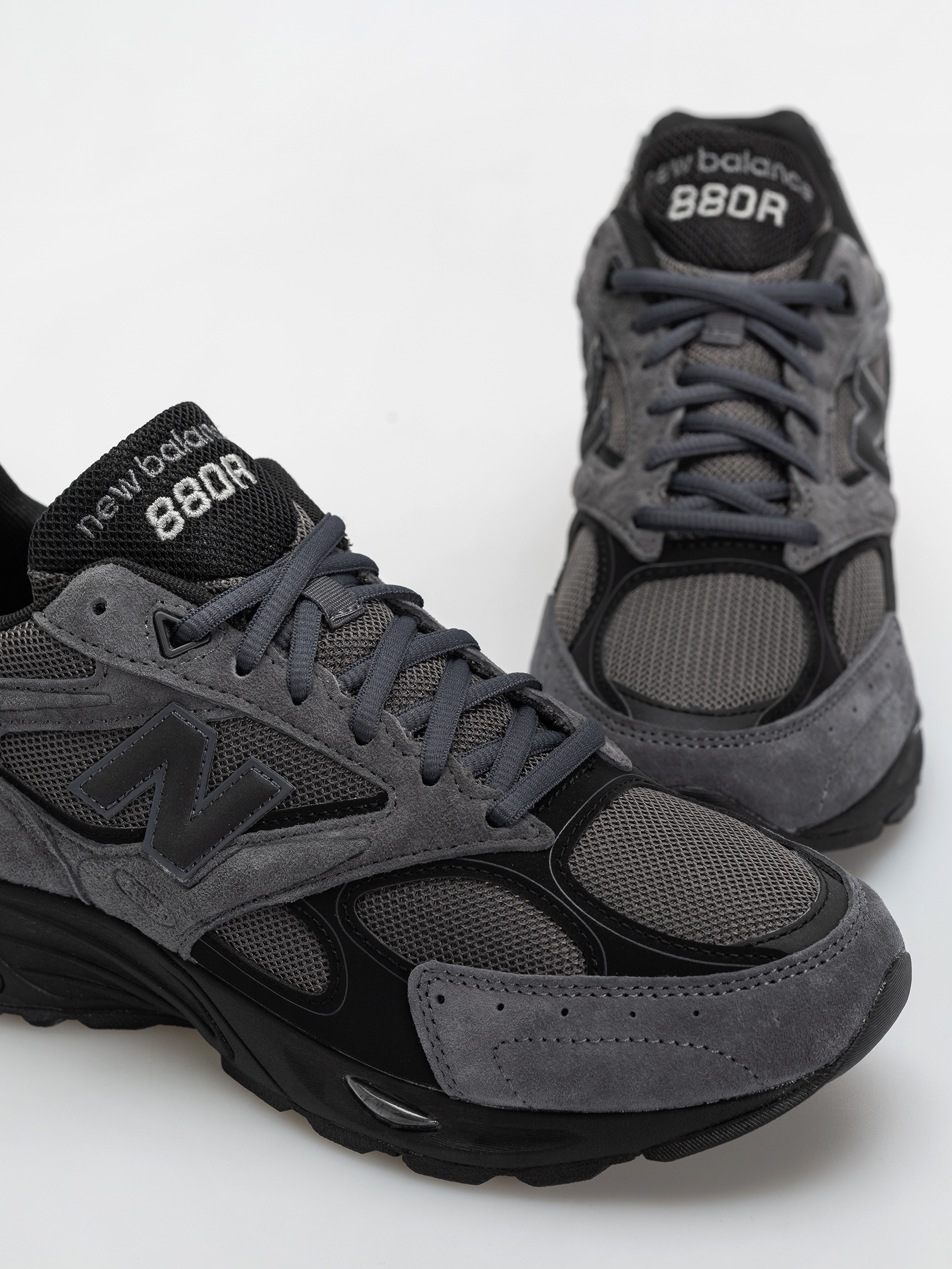 Pantofi New Balance 880R (magnet/black)