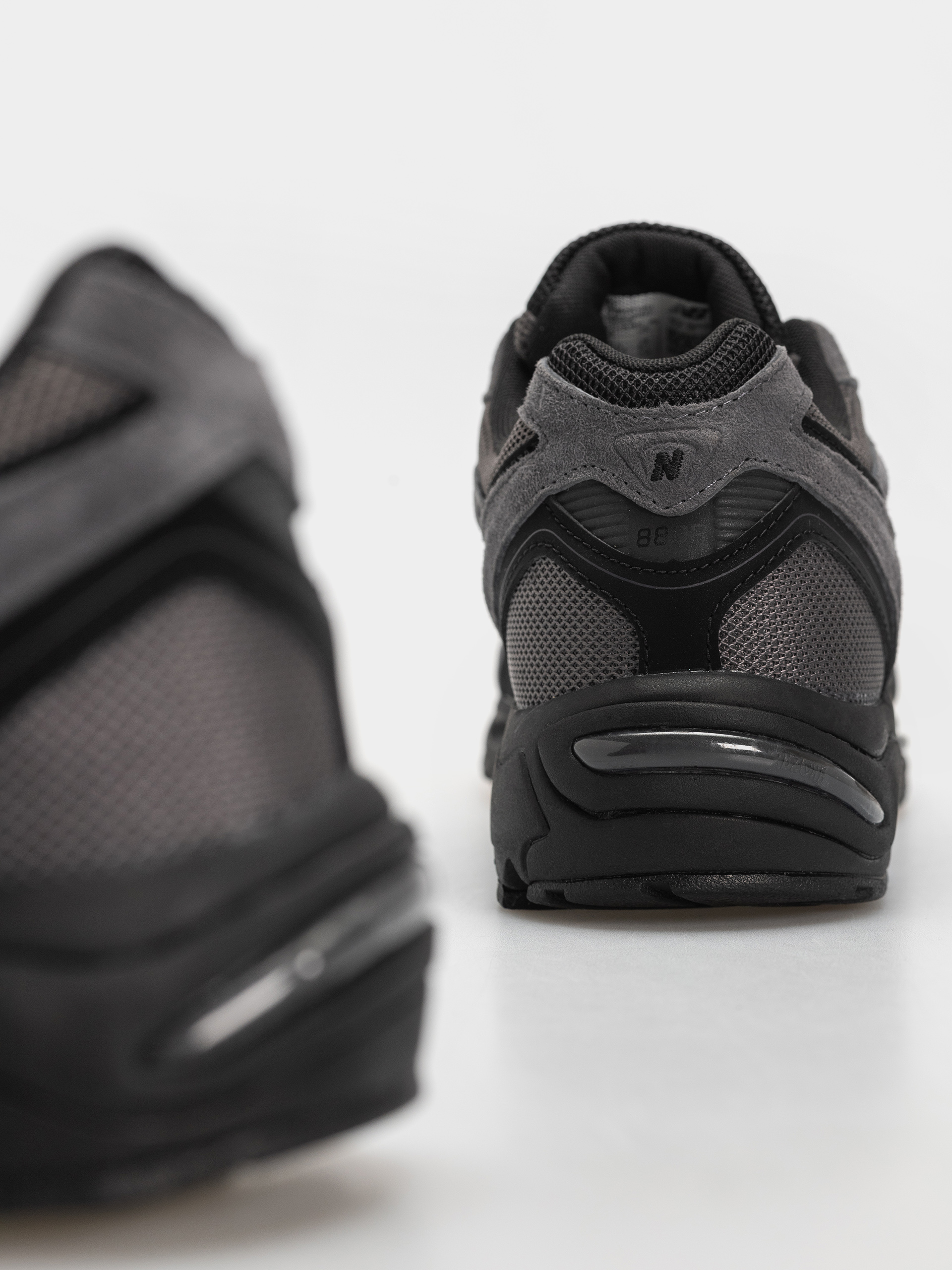 Pantofi New Balance 880R (magnet/black)