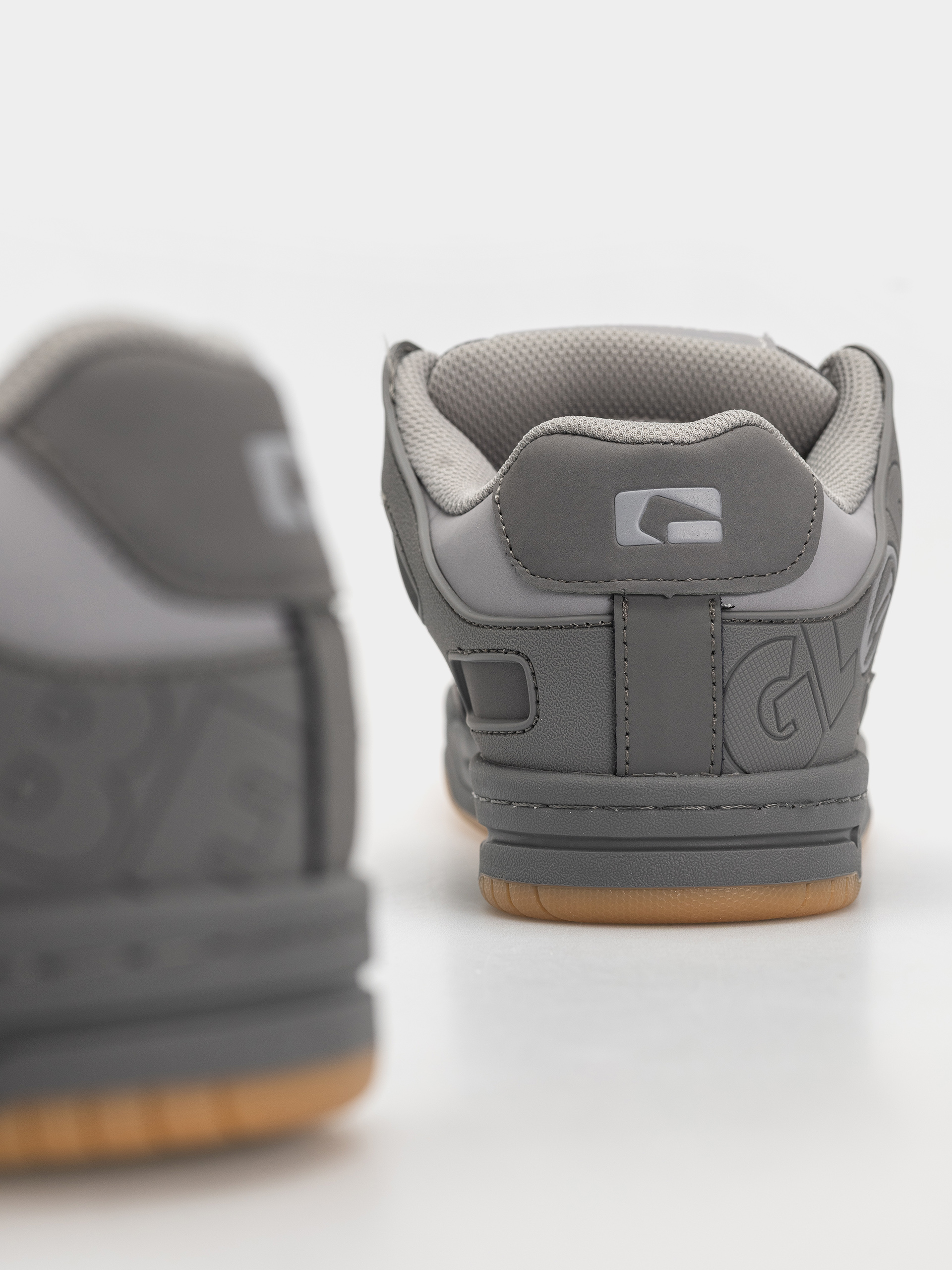 Pantofi Globe Tilt (smoke)