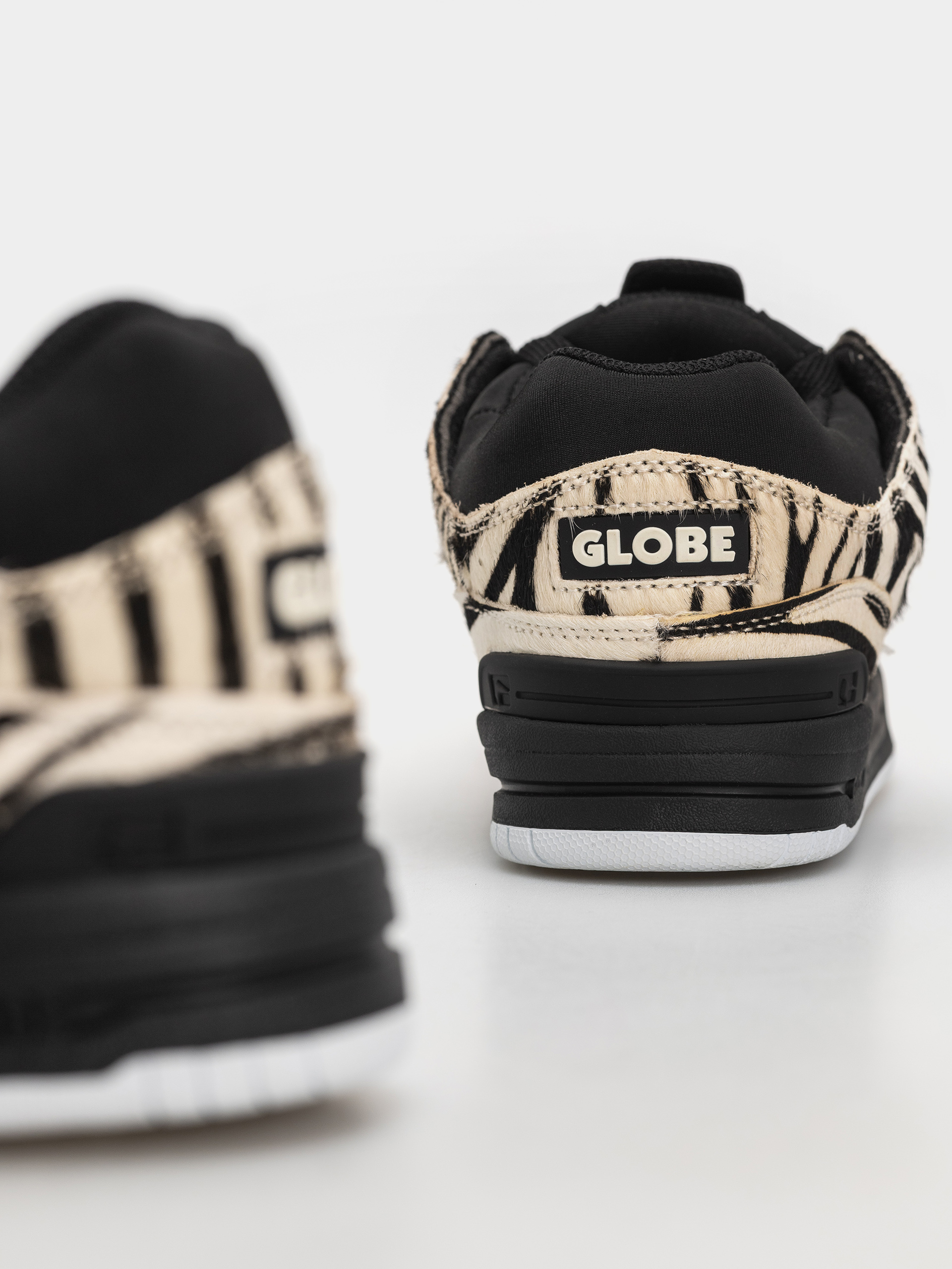 Pantofi Globe Fusion (zebra)