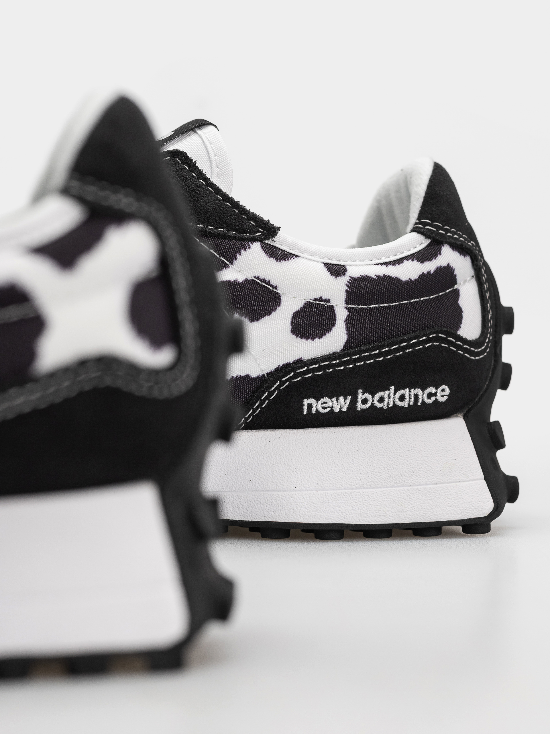 Pantofi New Balance 327 Wmn (breakfast tea/pumpernickel/sea salt)