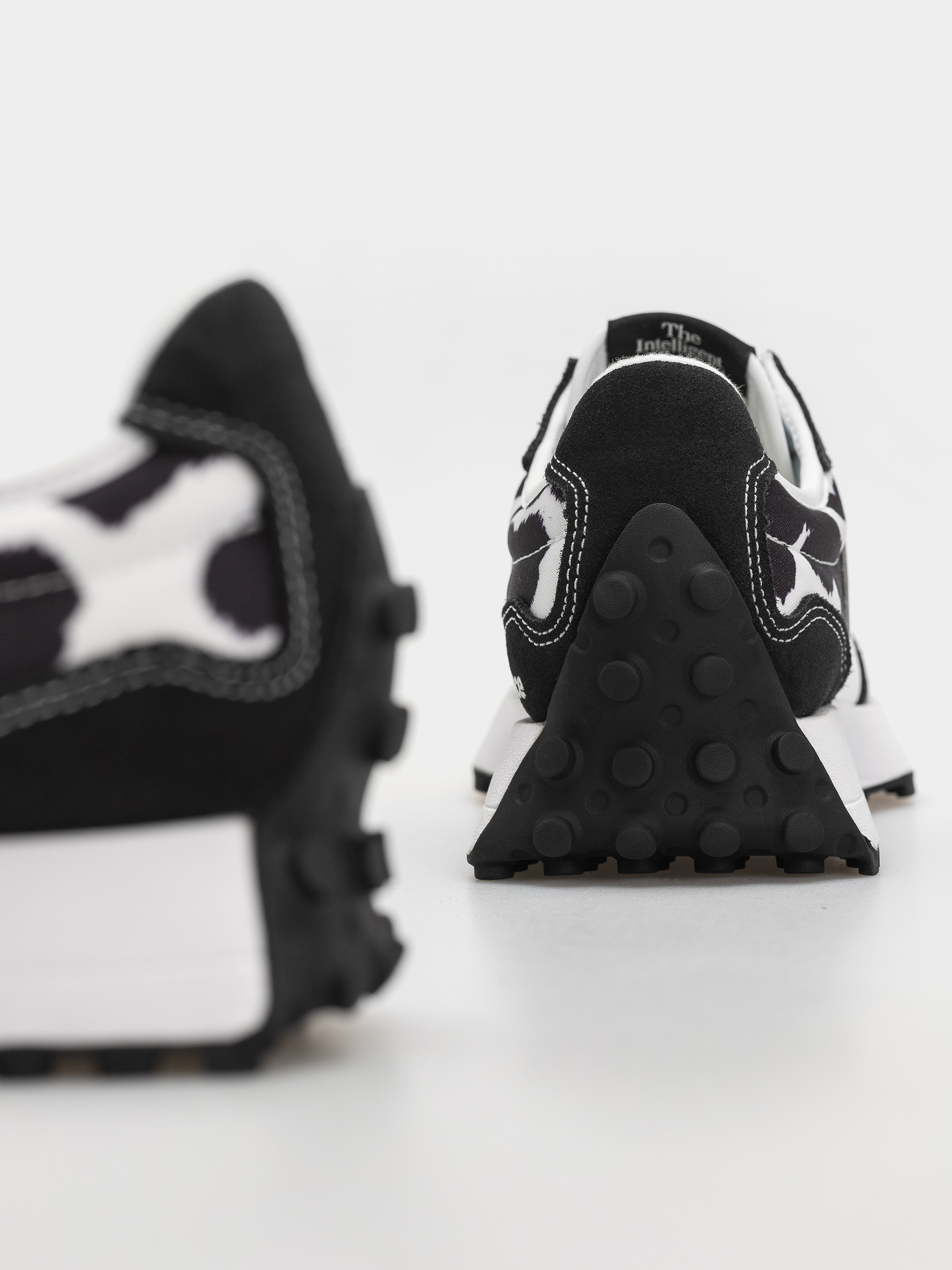Pantofi New Balance 327 Wmn (breakfast tea/pumpernickel/sea salt)