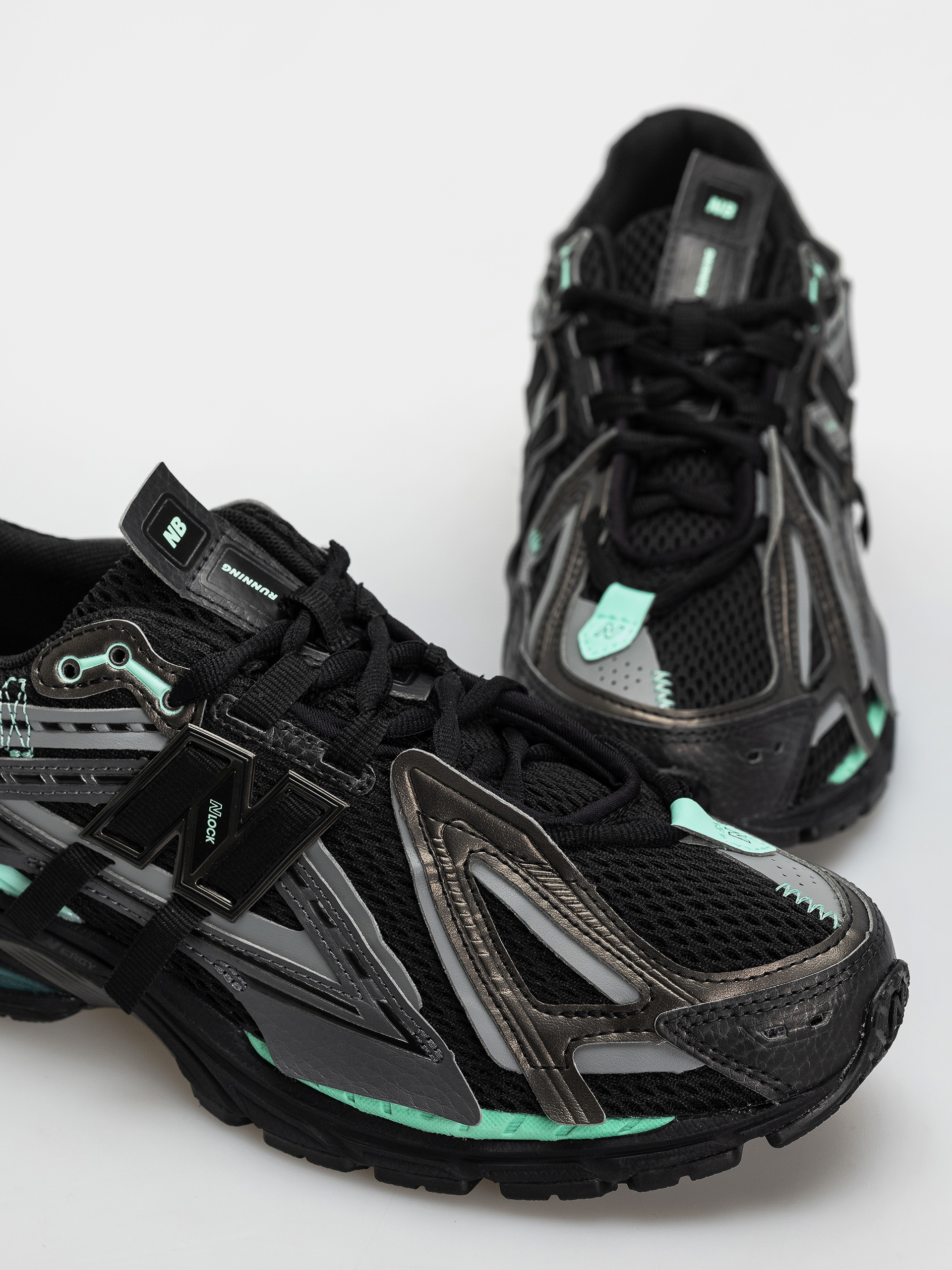 Pantofi New Balance 1906 (black/bright mint)