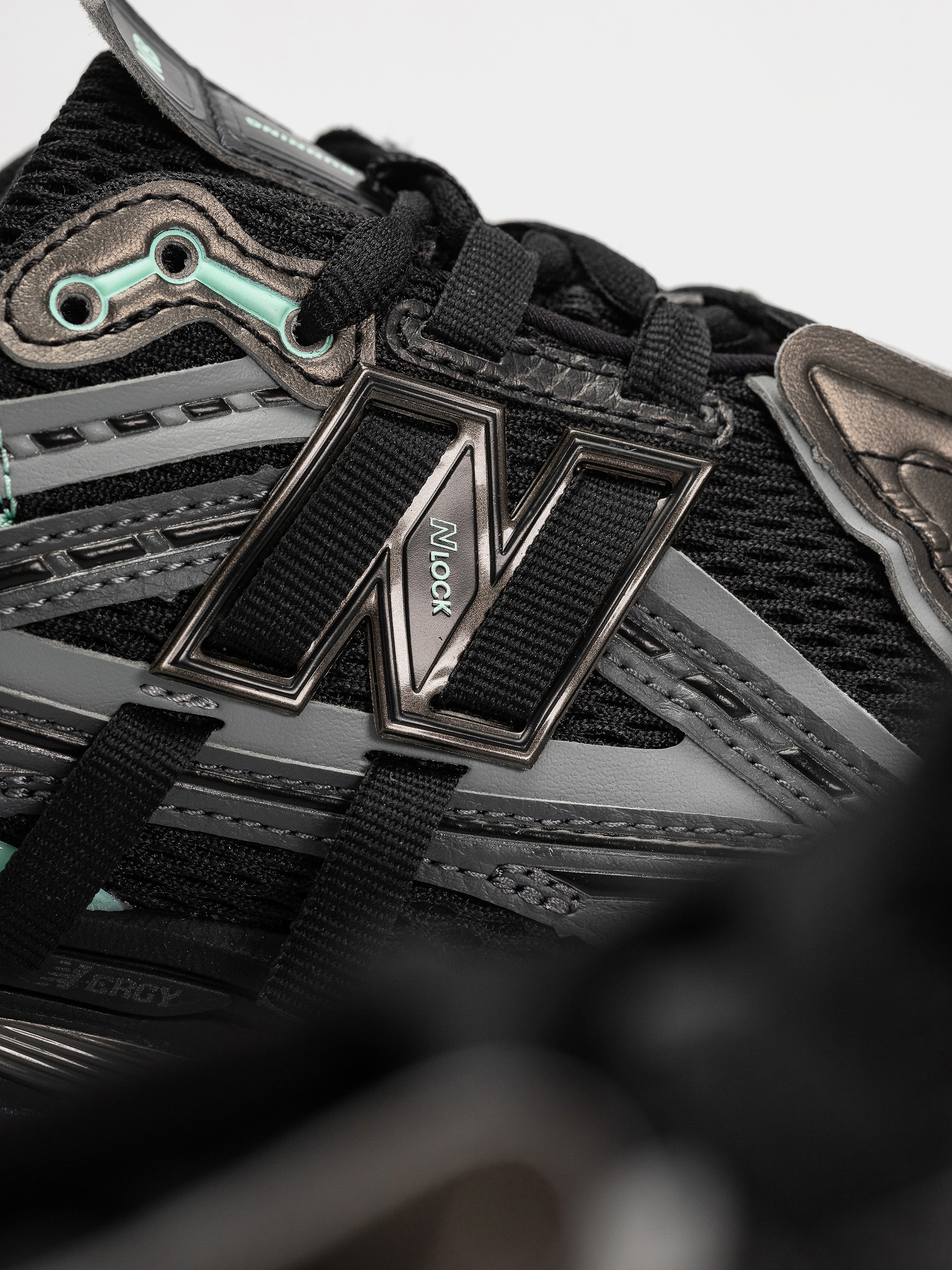 Pantofi New Balance 1906 (black/bright mint)