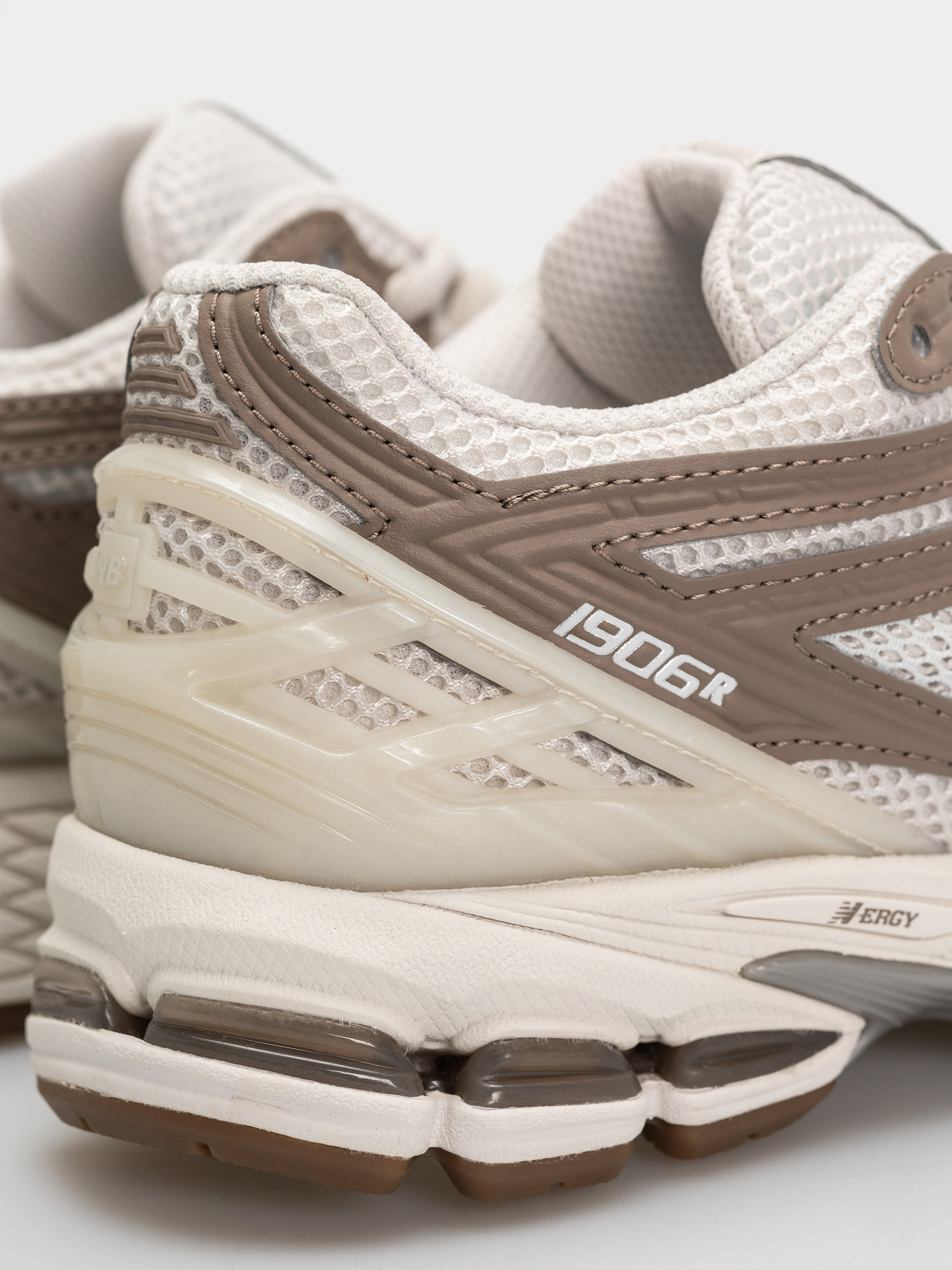 Pantofi New Balance 1906 (moonbeam/mushroom)