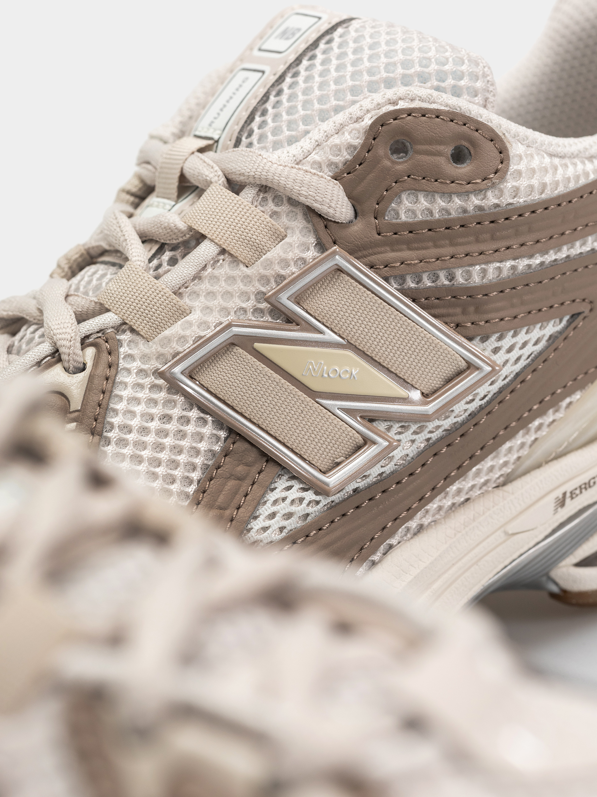 Pantofi New Balance 1906 (moonbeam/mushroom)