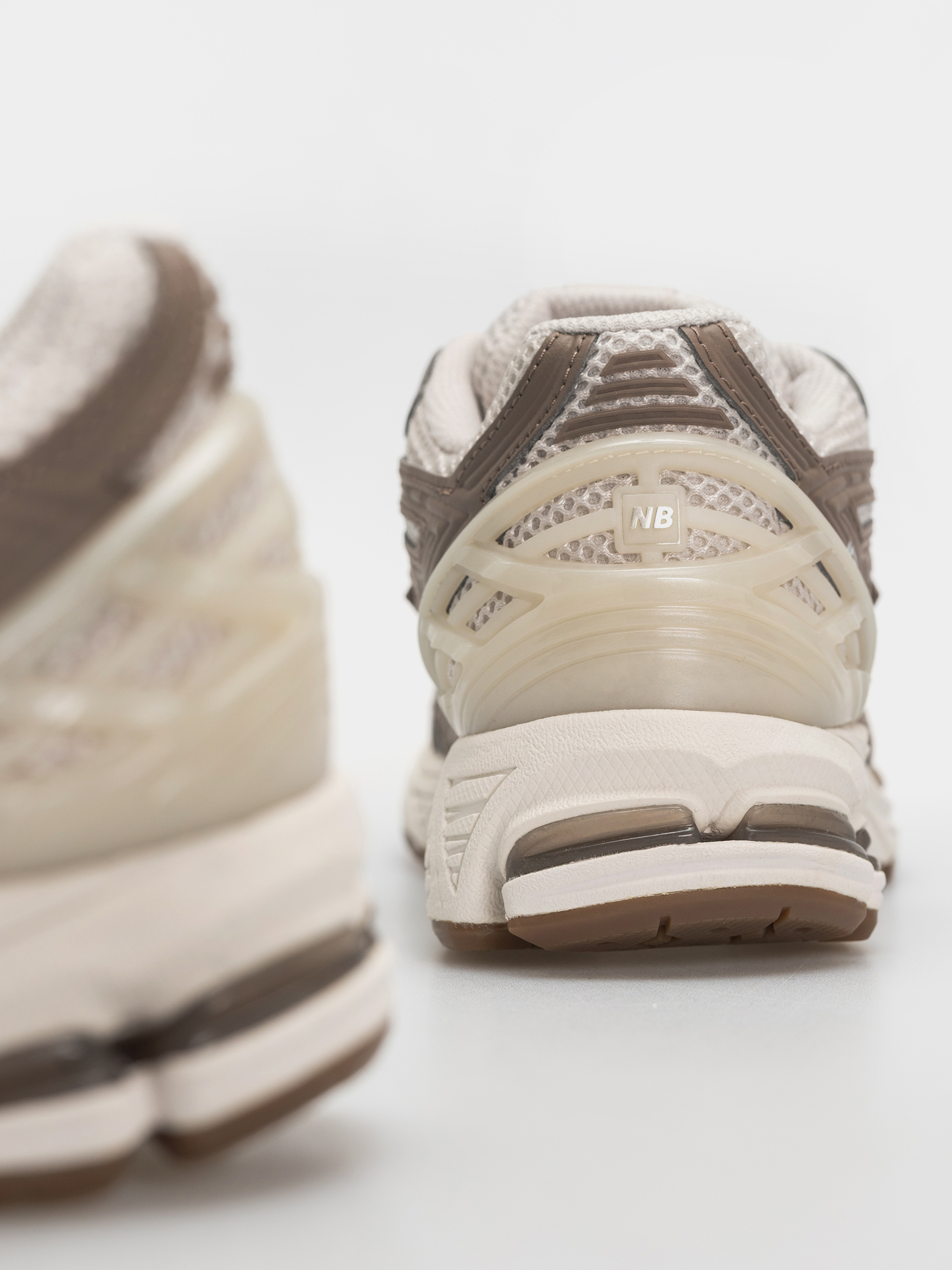 Pantofi New Balance 1906 (moonbeam/mushroom)