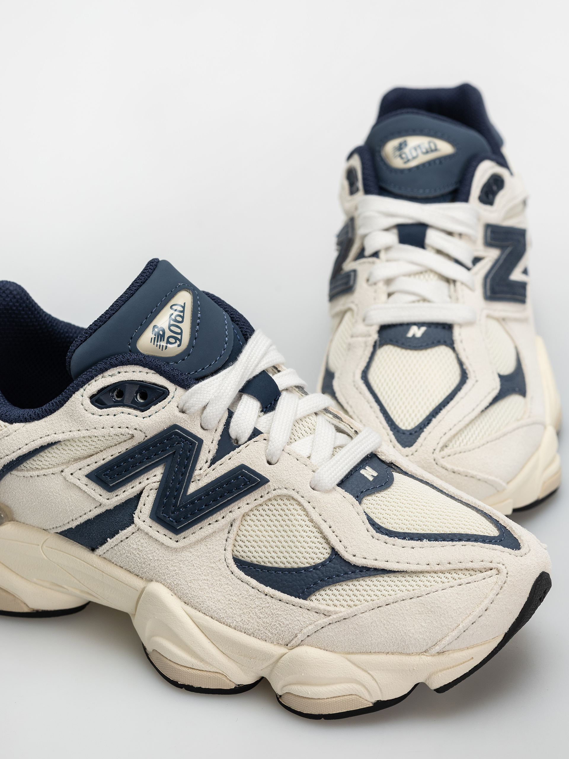 Pantofi New Balance 9060 JR (nb navy/linen)