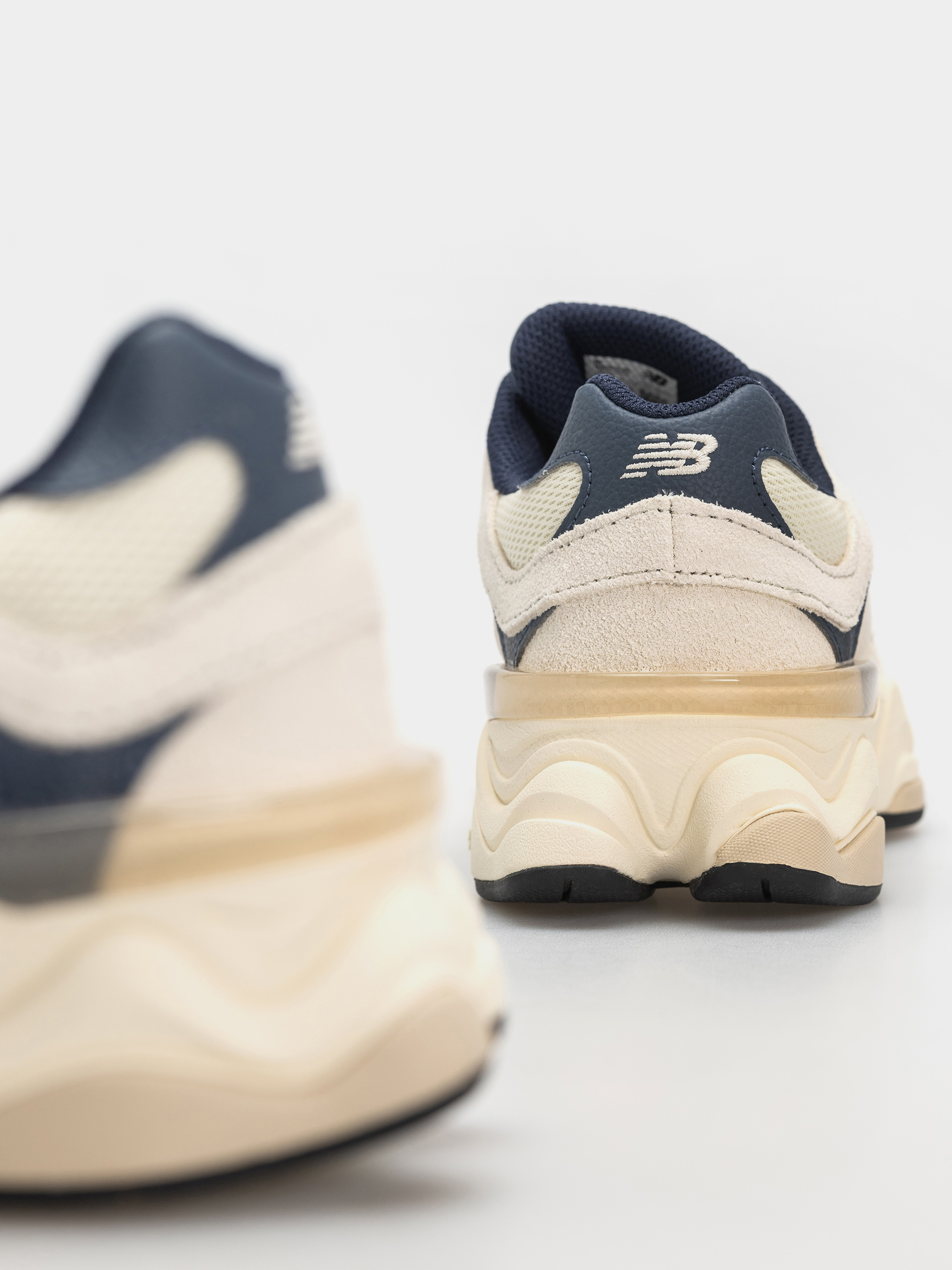 Pantofi New Balance 9060 JR (nb navy/linen)