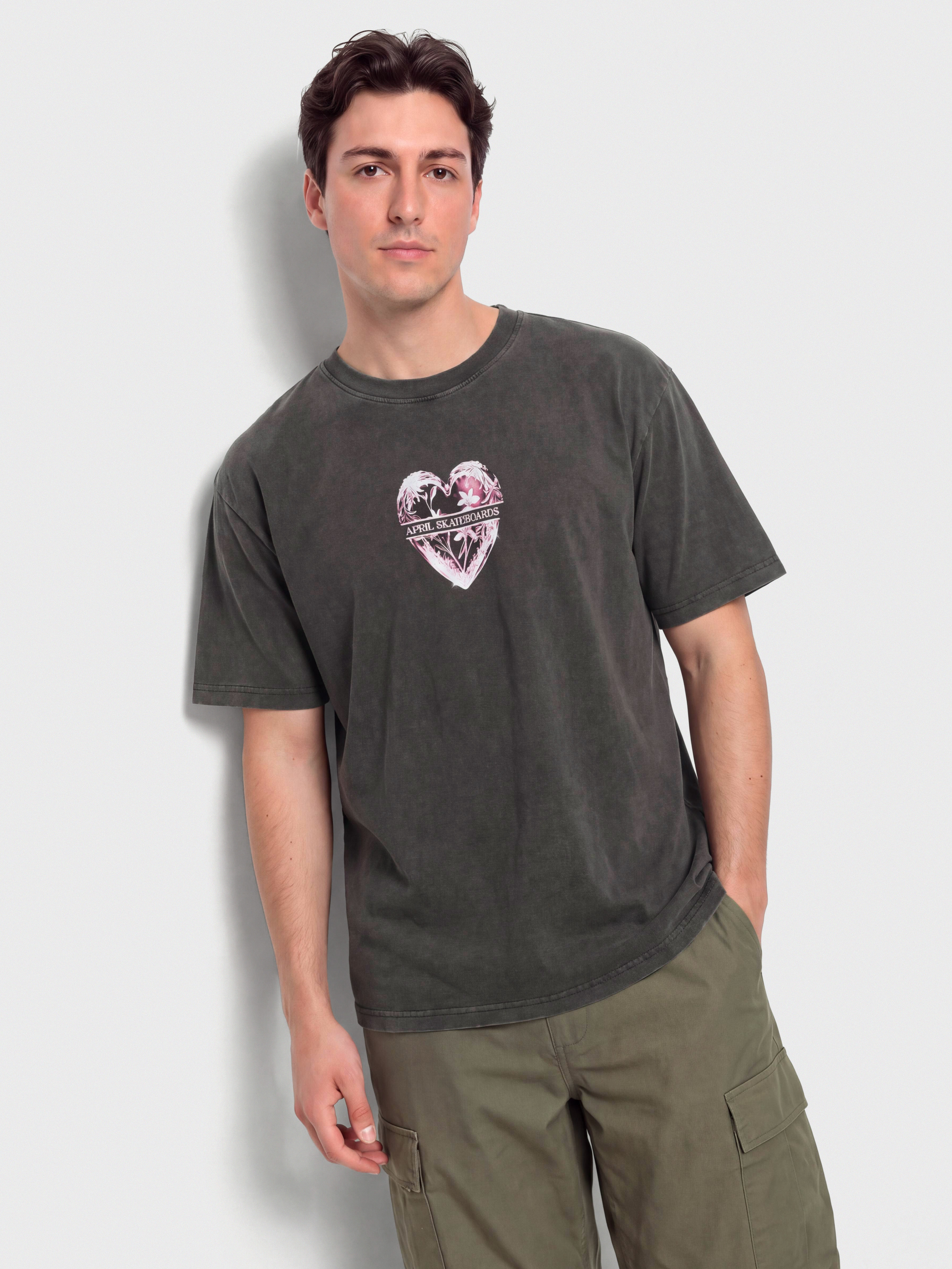 Tricou April Skateboards Heart (vintage black)