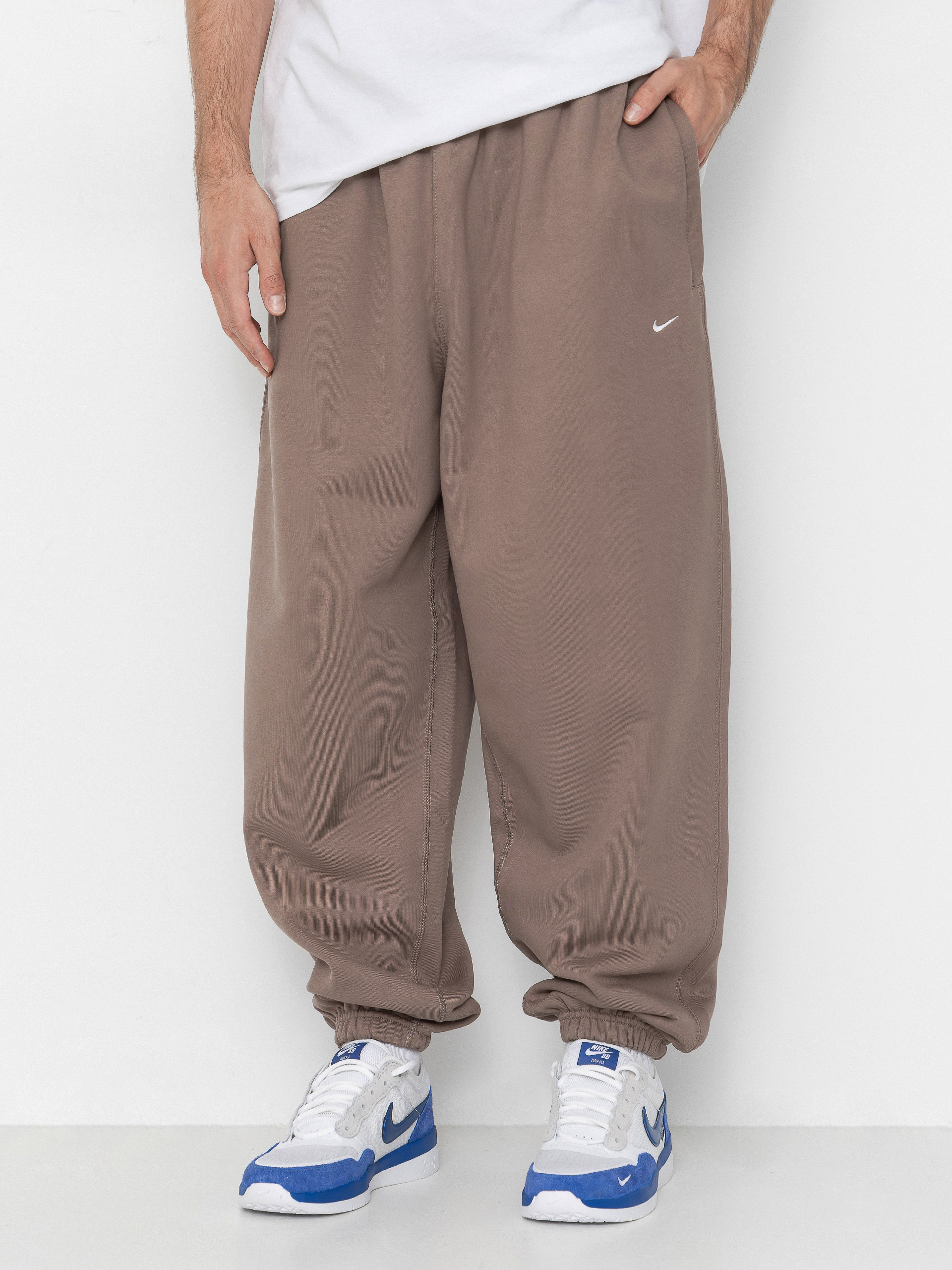 Pantaloni Nike SB Solo Swoosh (mink brown/mink brown/white)