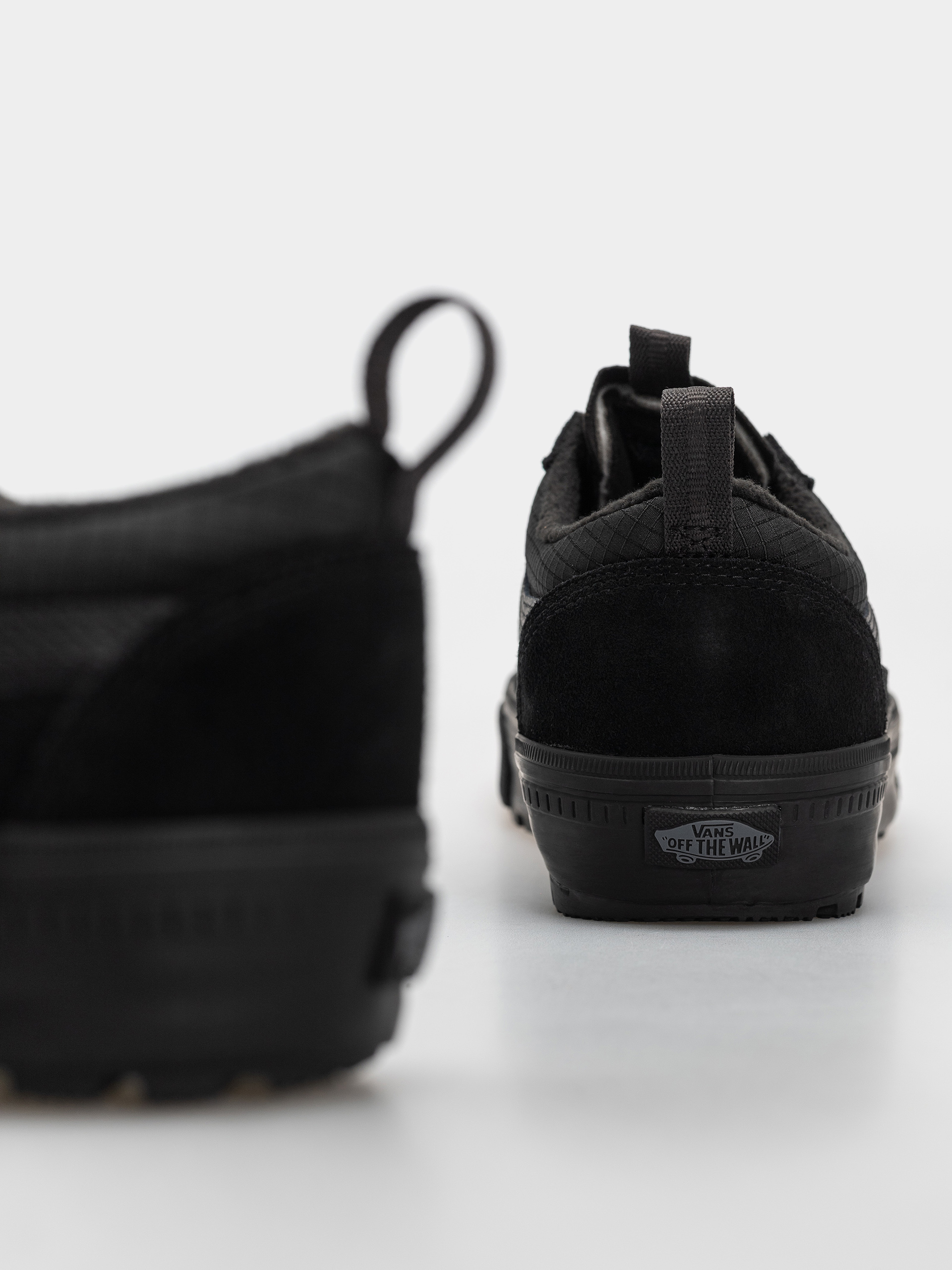 Pantofi Vans Old Skool Waterproof Insulated Mte (black/black/gry)