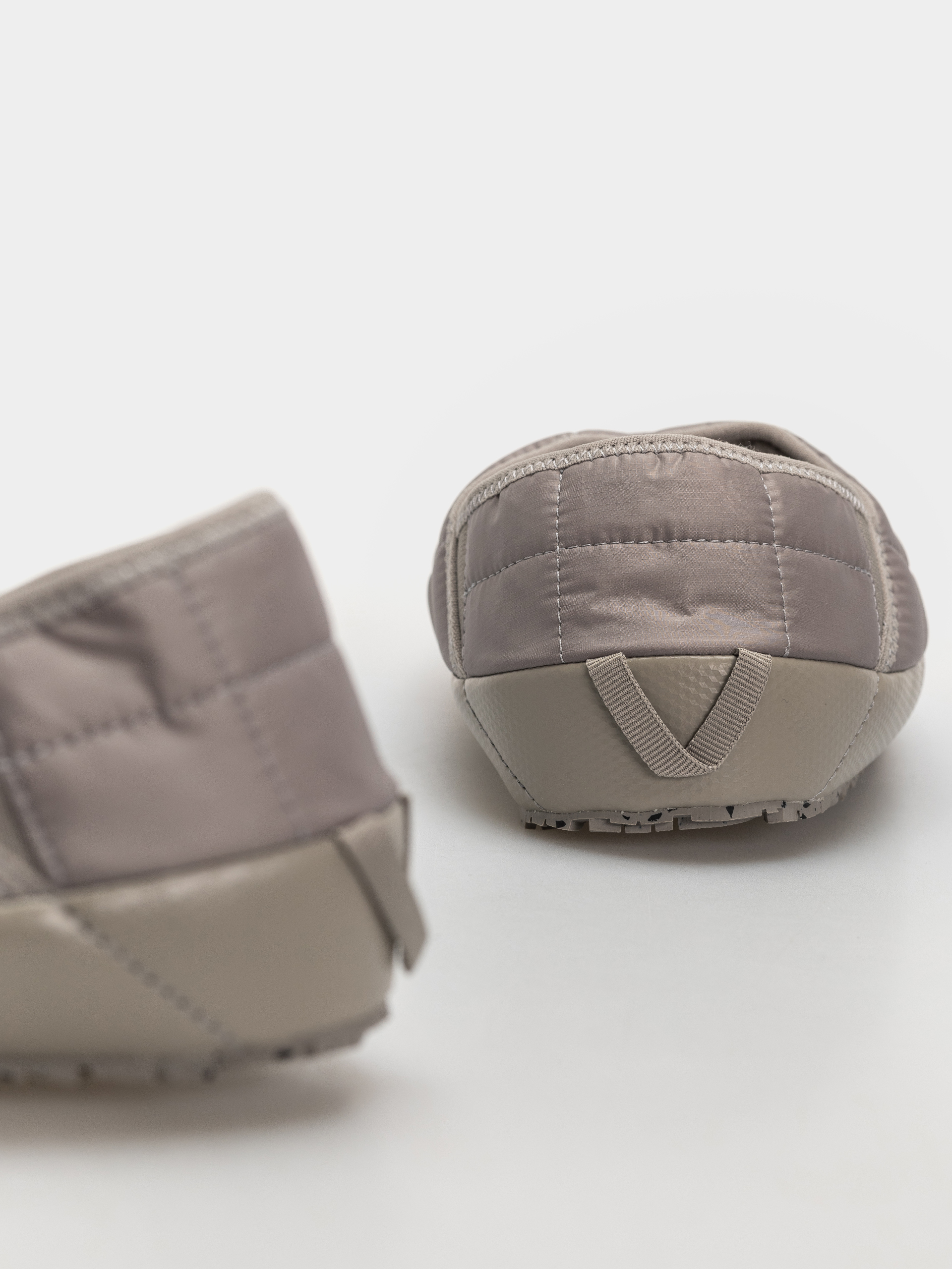 Pantofi The North Face Thermoball Traction Mule V (stone slab/calacatta)