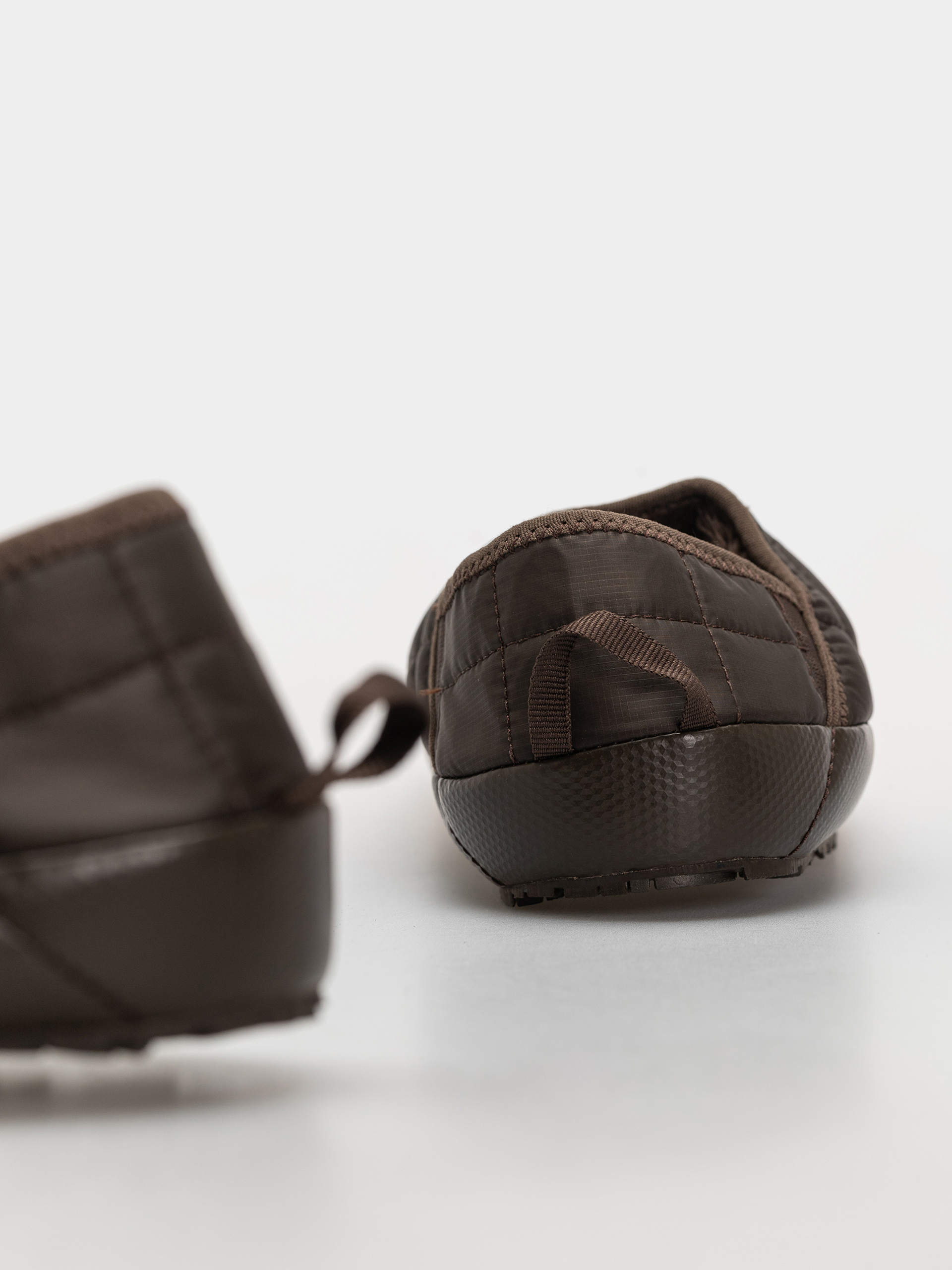 Pantofi The North Face Thermoball Traction Mule V Wmn (dark chestnut/dark chestnut)