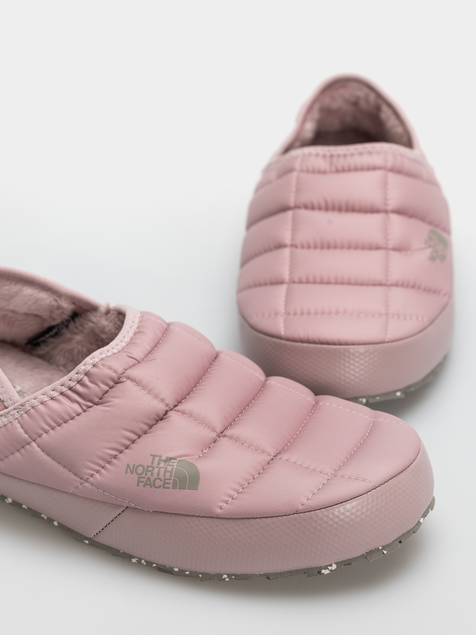 Pantofi The North Face Thermoball Traction Mule V Wmn (metal pink/stone slab)
