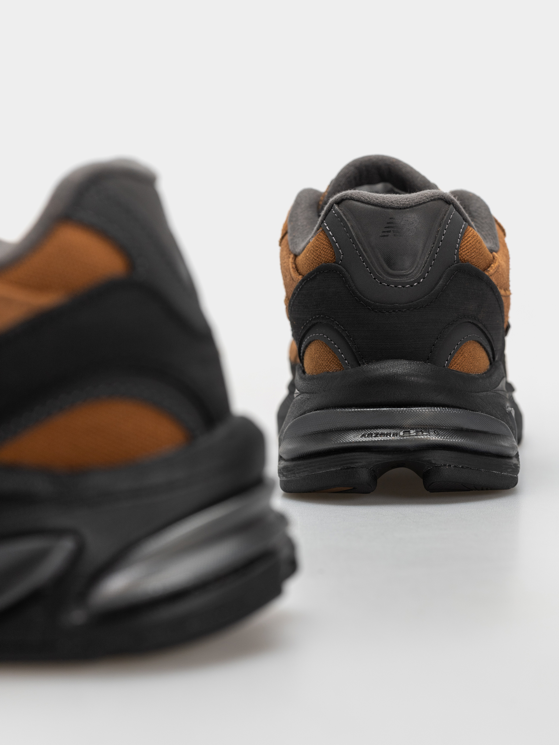 Pantofi New Balance 2010 (breakfast tea/black)