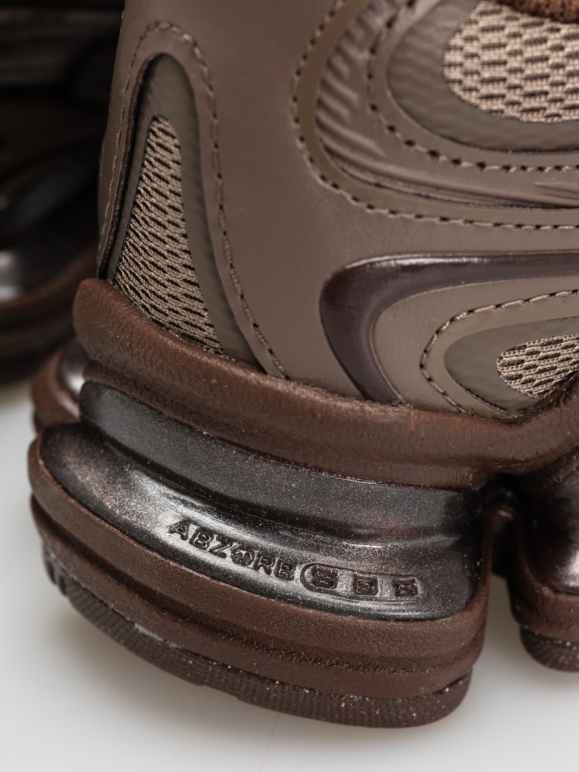Pantofi New Balance 2000 (thunder brown/pumpernickel)