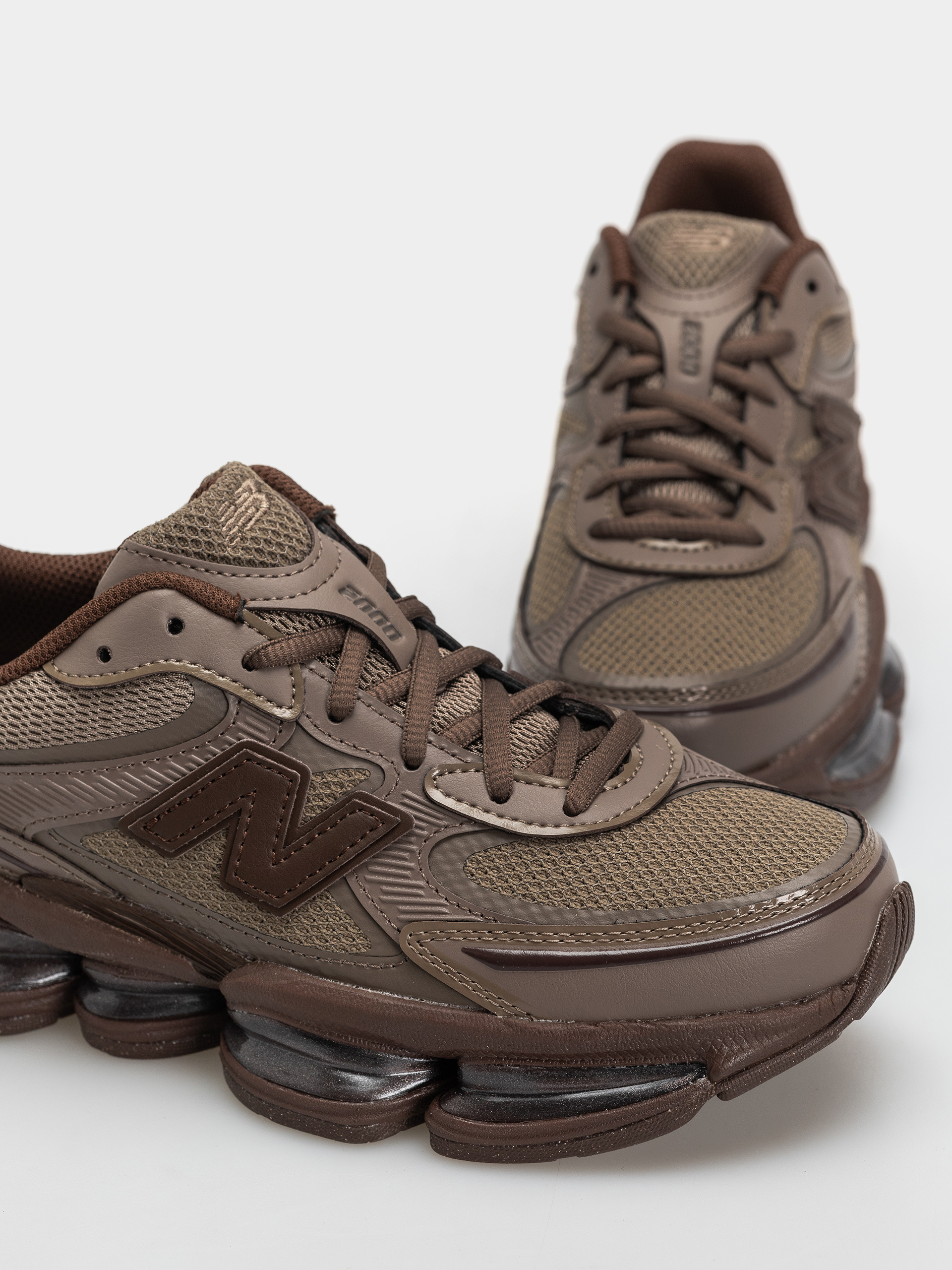 Pantofi New Balance 2000 (thunder brown/pumpernickel)
