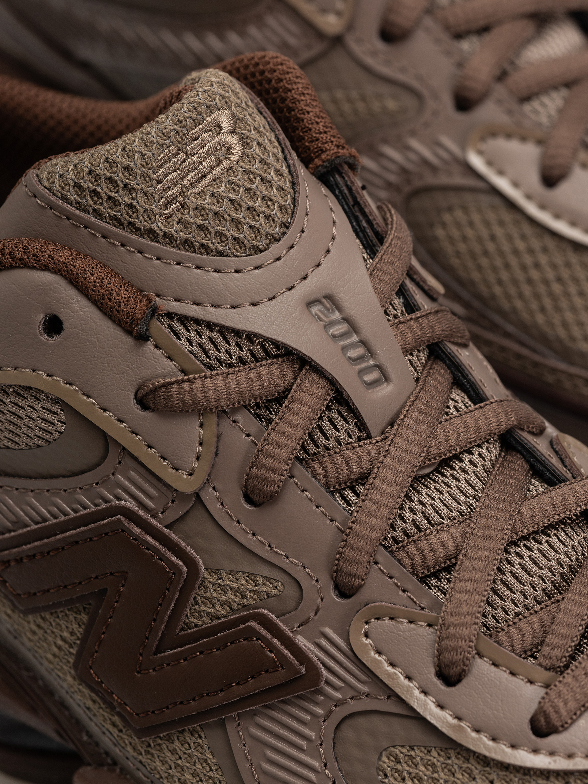 Pantofi New Balance 2000 (thunder brown/pumpernickel)