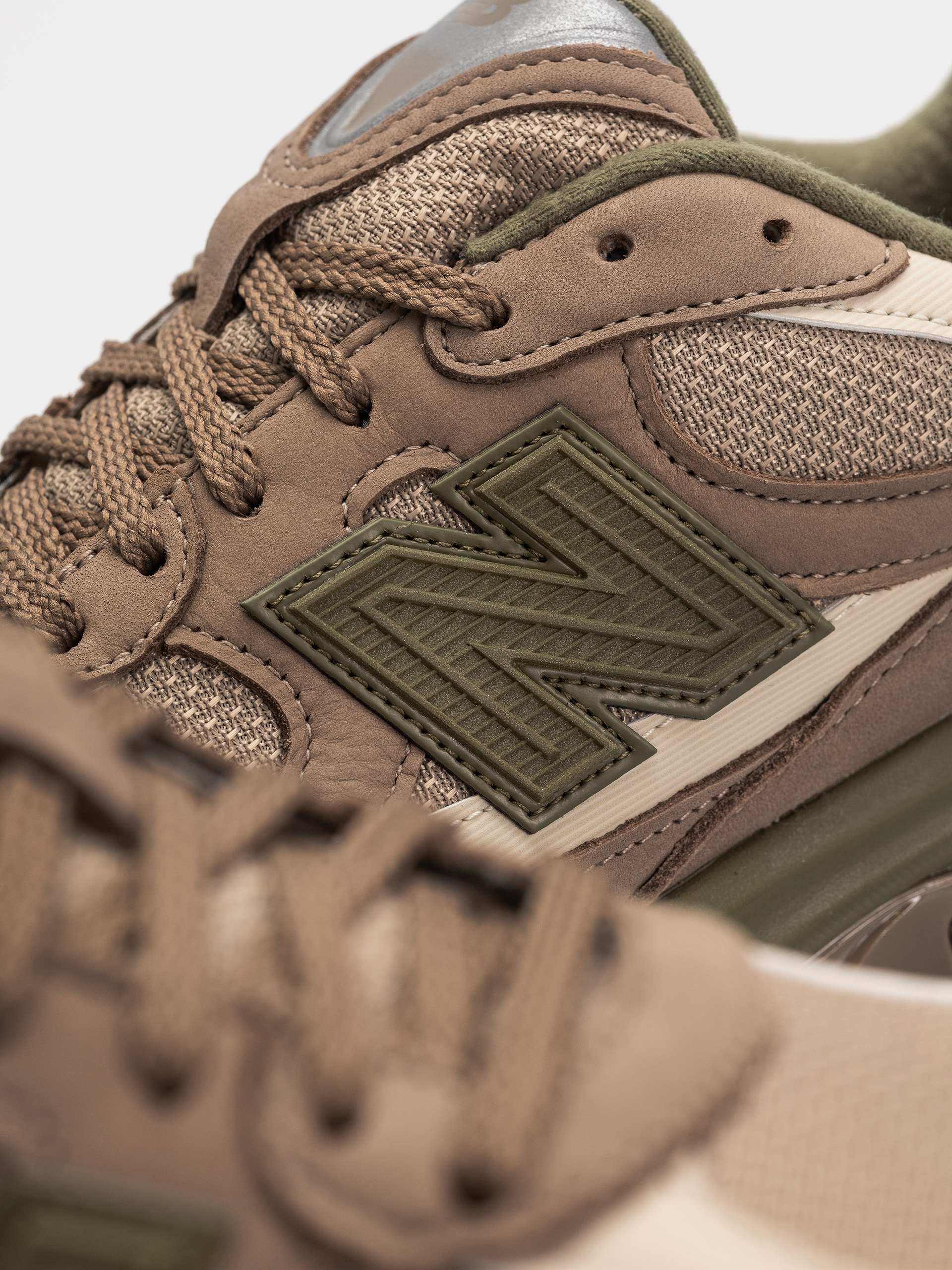 Pantofi New Balance 2010 (light mushroom/timberwolf)