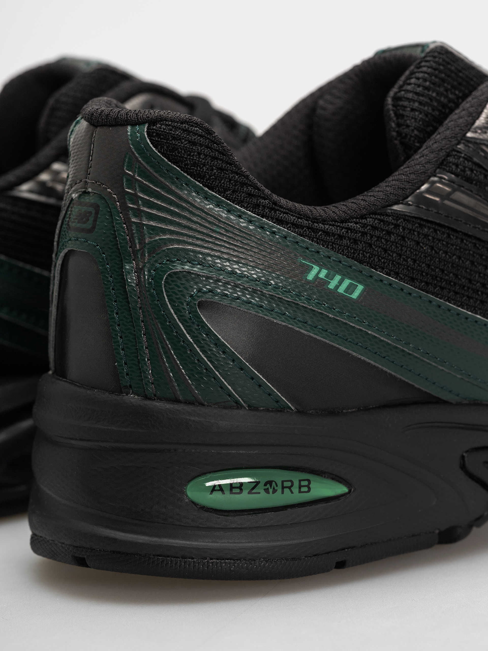 Pantofi New Balance 740 (black/nordic green)