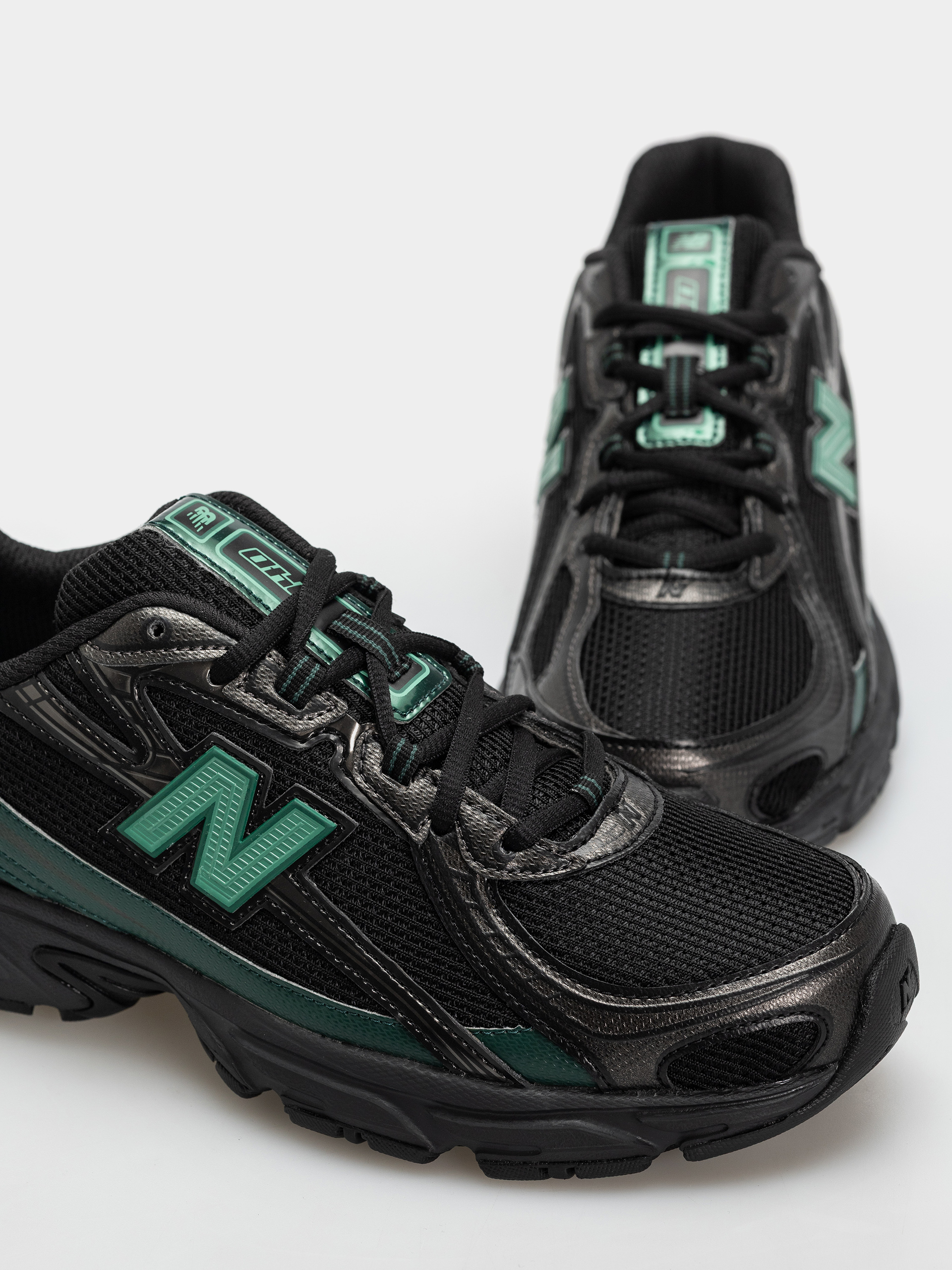 Pantofi New Balance 740 (black/nordic green)