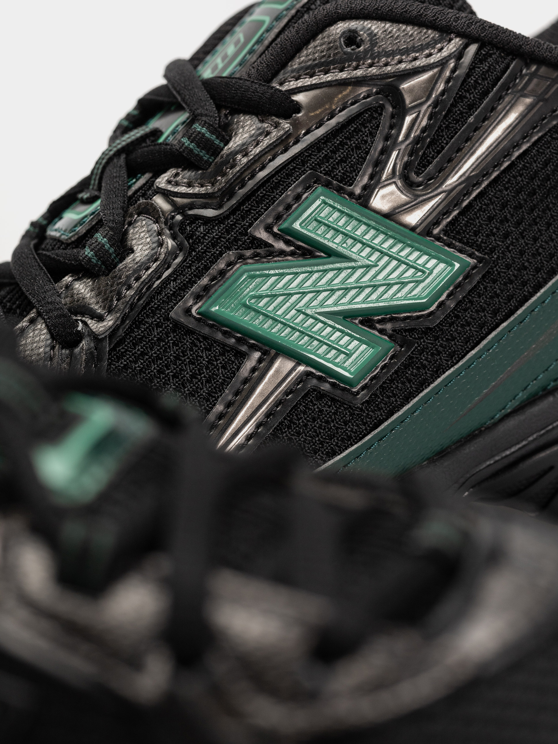 Pantofi New Balance 740 (black/nordic green)