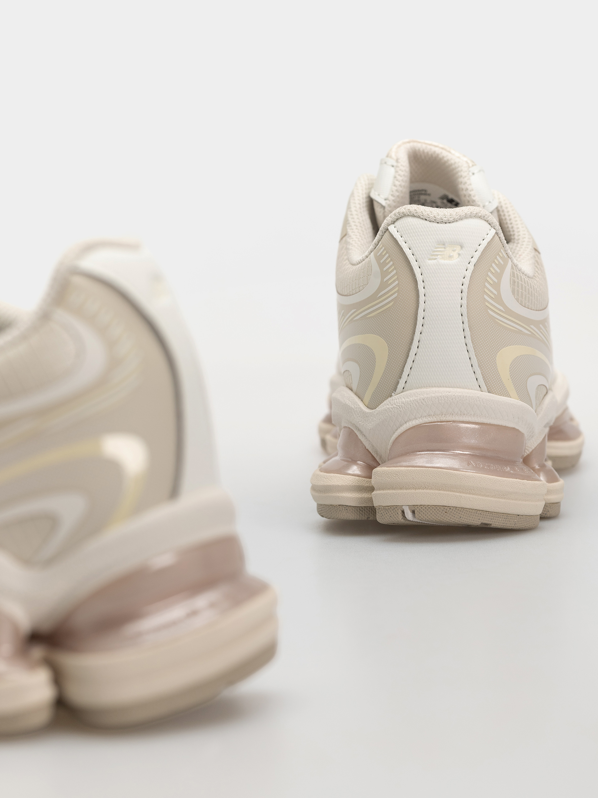 Pantofi New Balance 2000 (linen/sea salt/timberwolf)