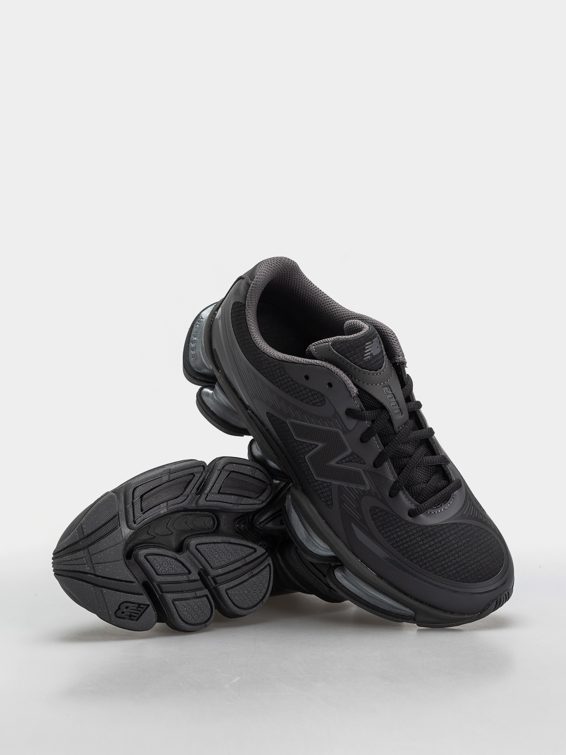 Pantofi New Balance 2000 (black/black cement/magnet)