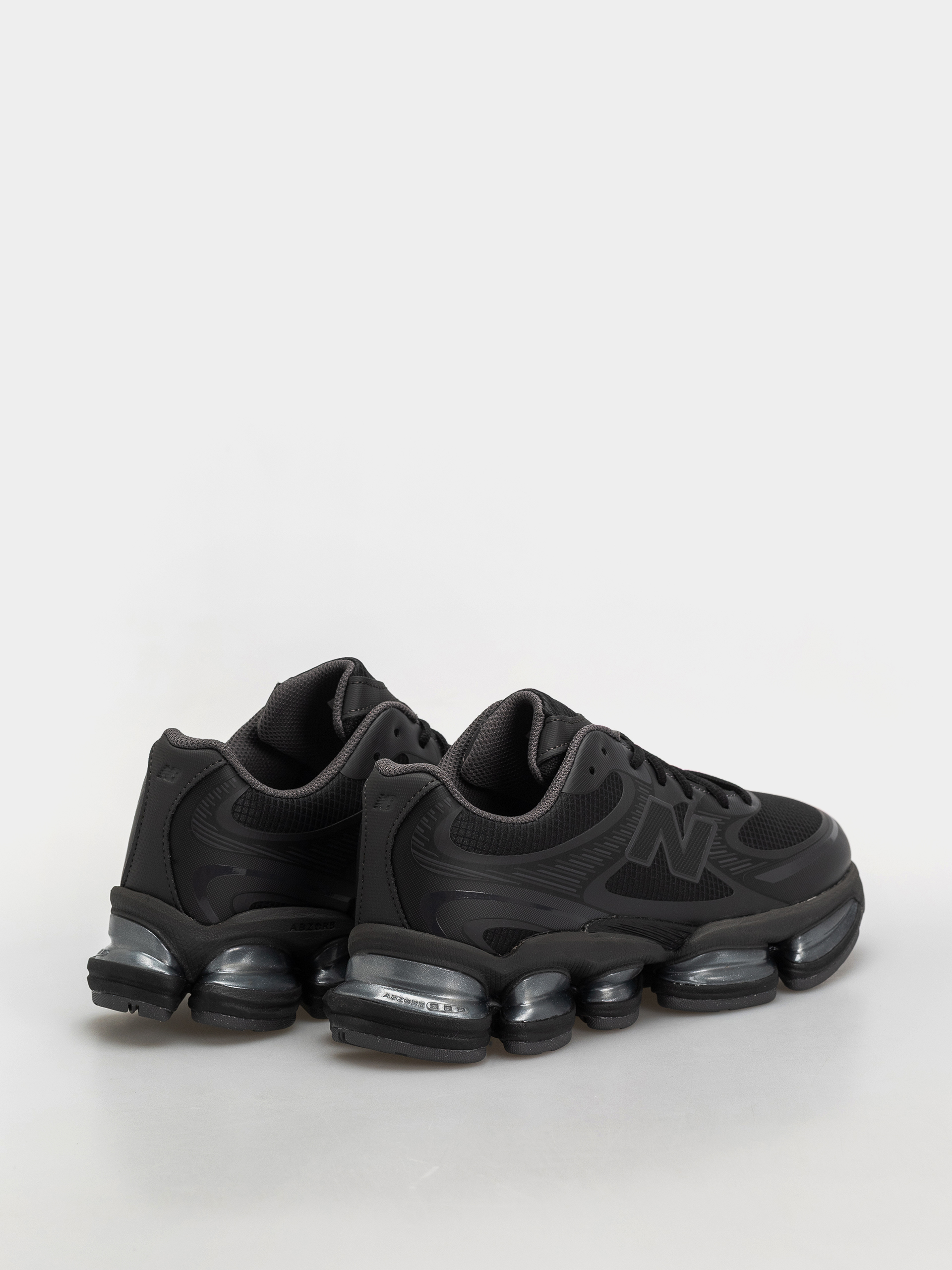 Pantofi New Balance 2000 (black/black cement/magnet)