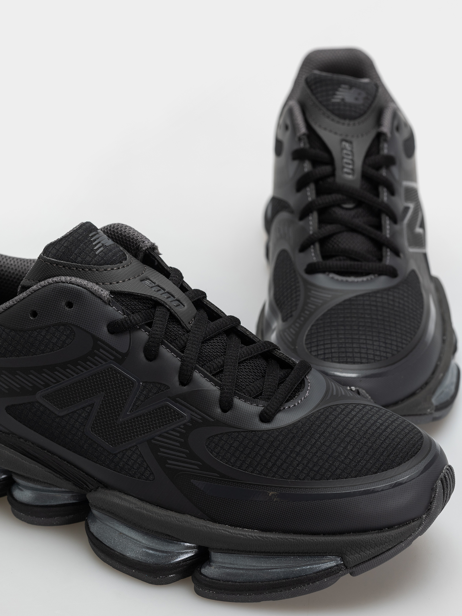 Pantofi New Balance 2000 (black/black cement/magnet)