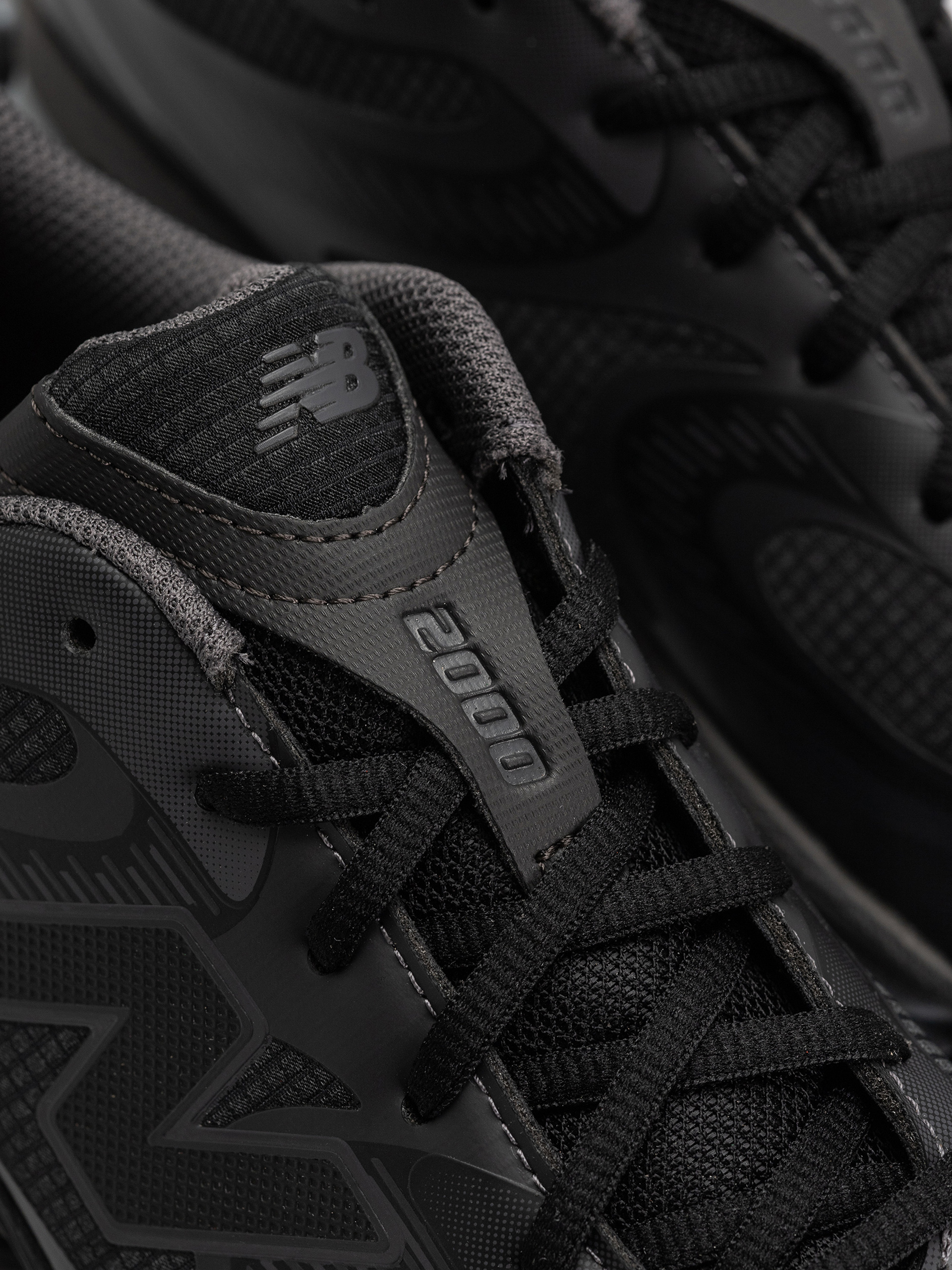 Pantofi New Balance 2000 (black/black cement/magnet)