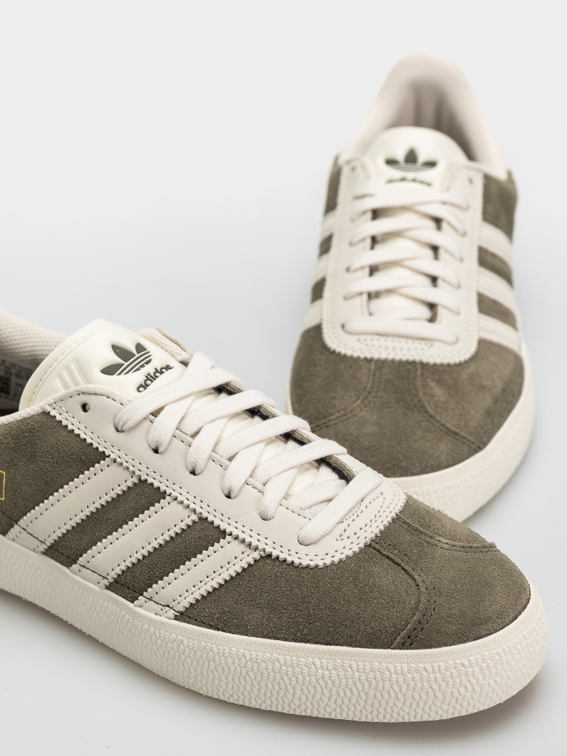 Pantofi adidas Gazelle Adv (olistr/cwhite/goldmt)