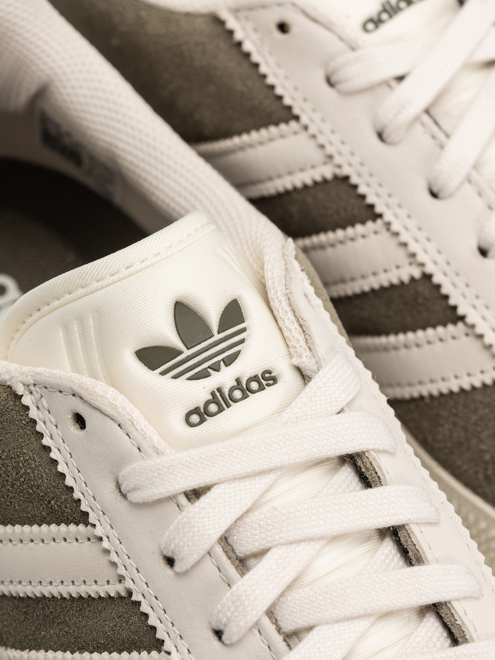 Pantofi adidas Gazelle Adv (olistr/cwhite/goldmt)