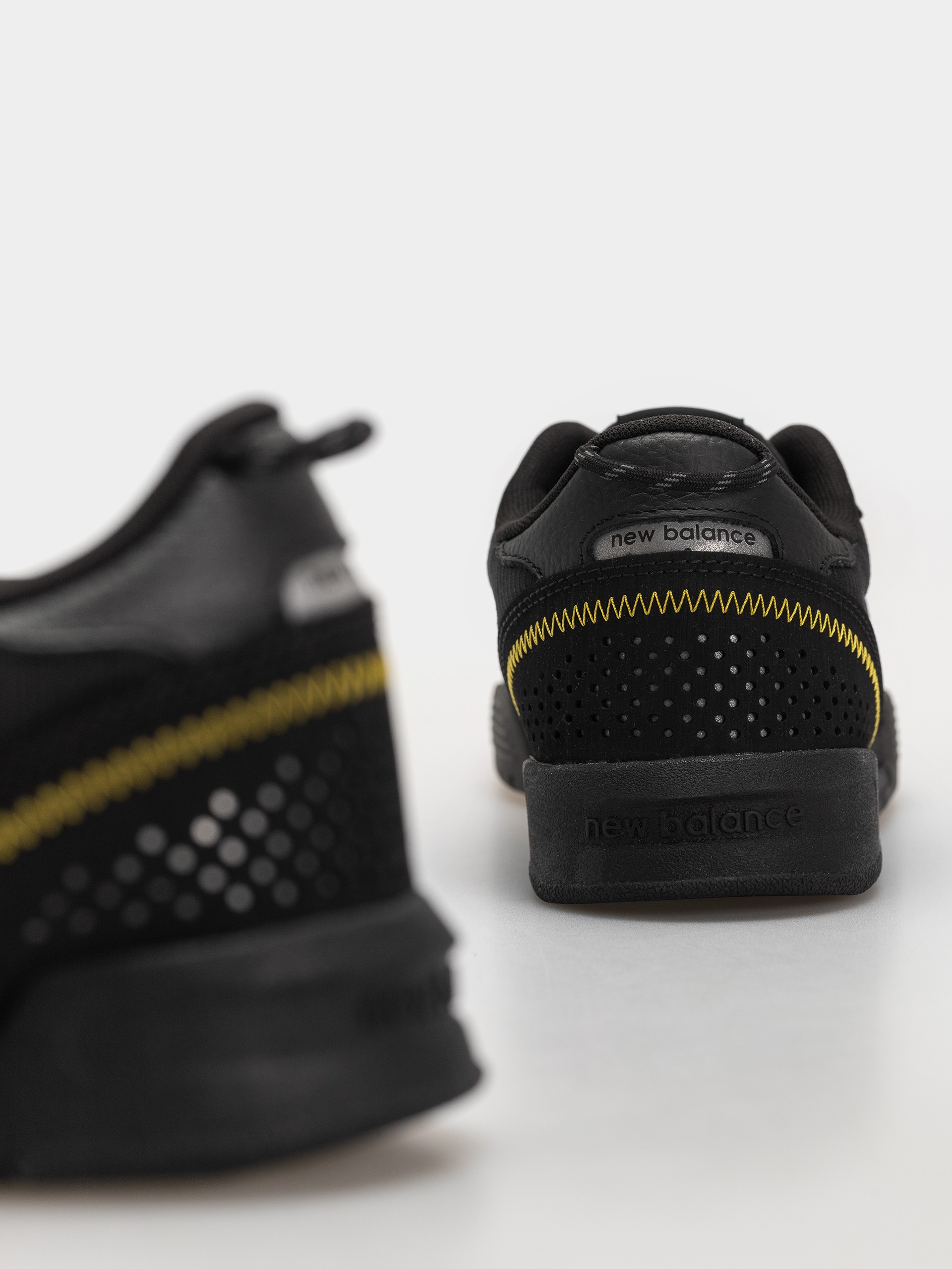 Pantofi New Balance 440 (black/happy yellow)