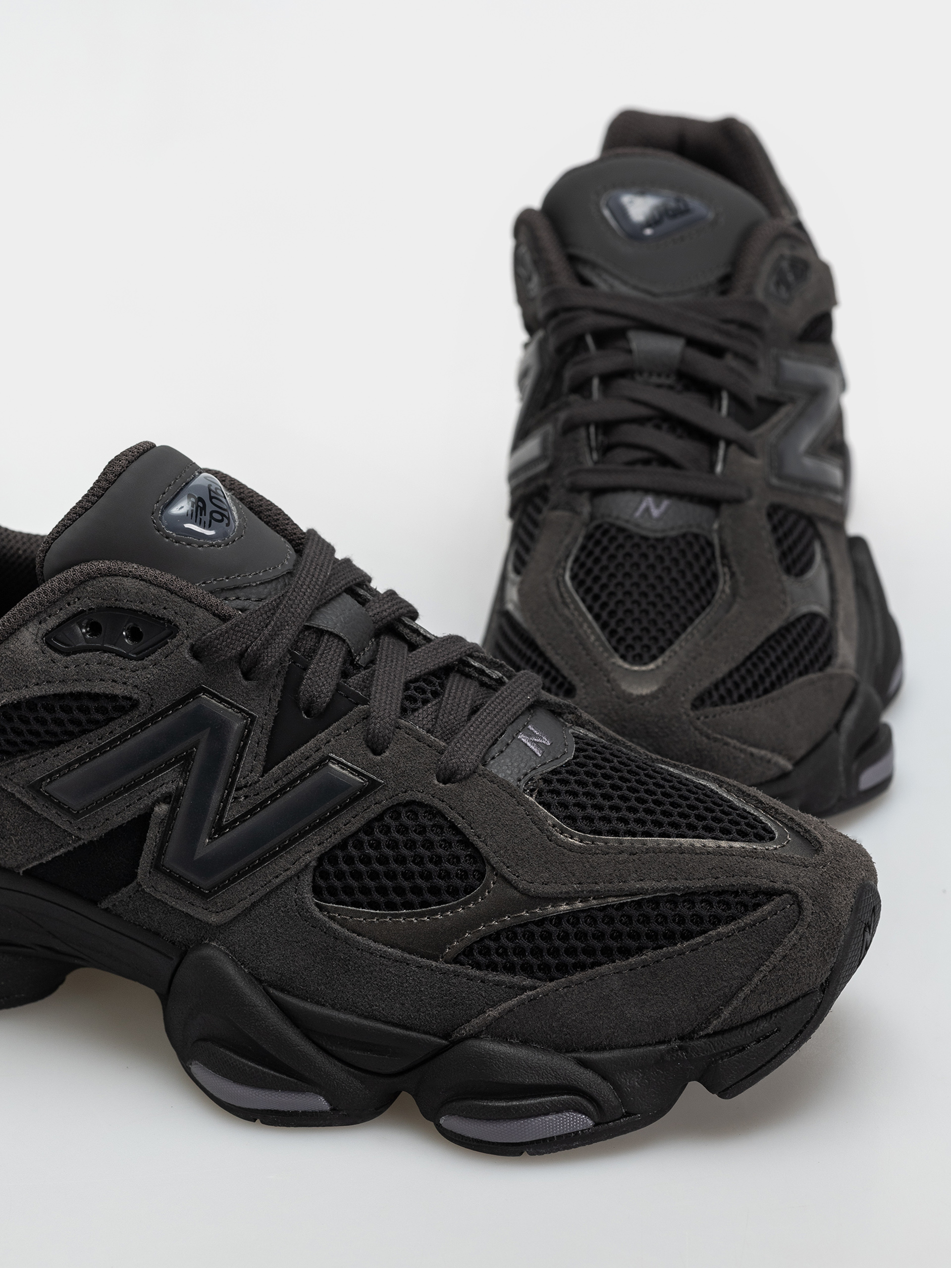 Pantofi New Balance 9060 (black/neptune grey)
