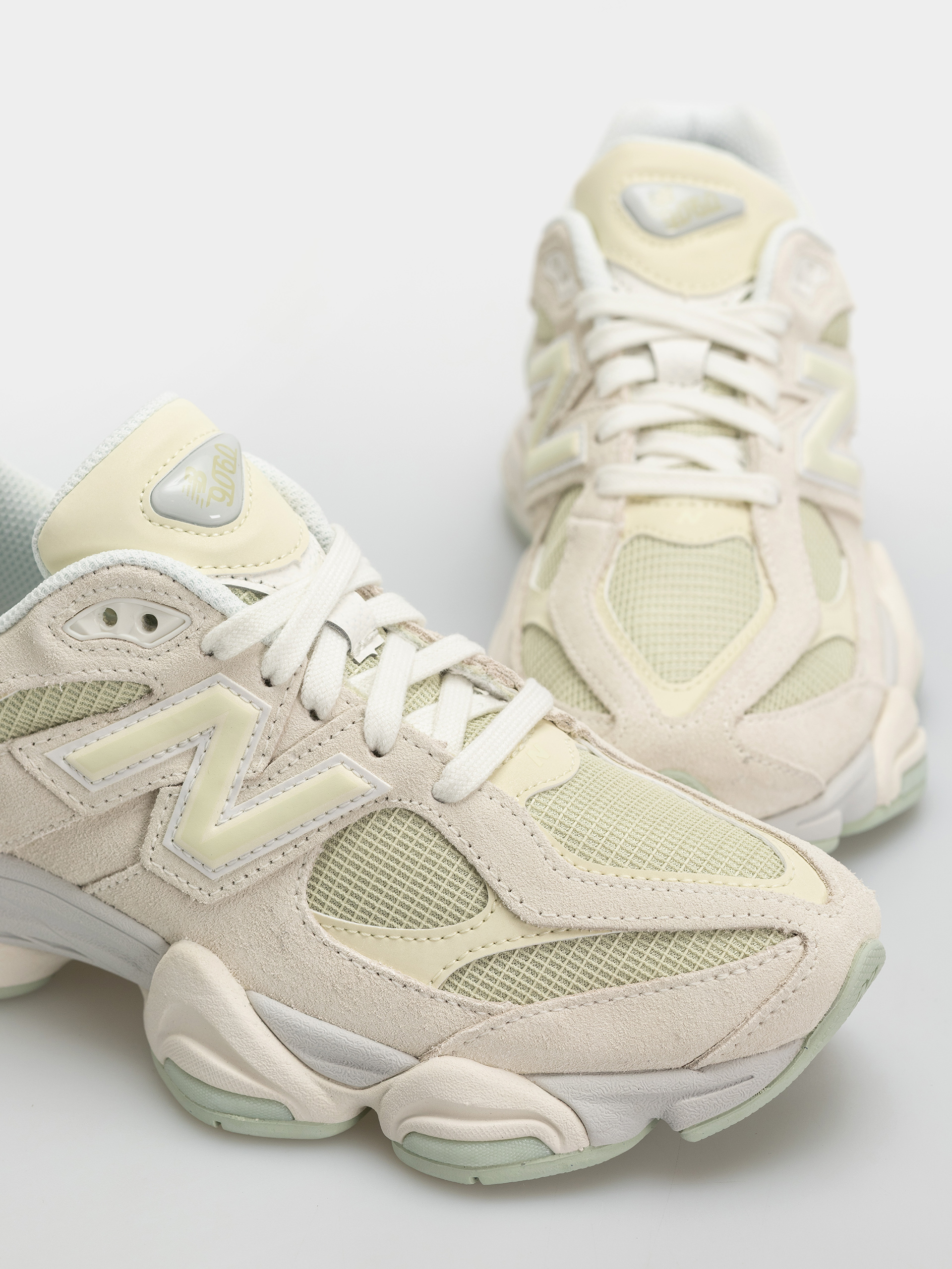 Pantofi New Balance 9060 (pistachio butter/angora)