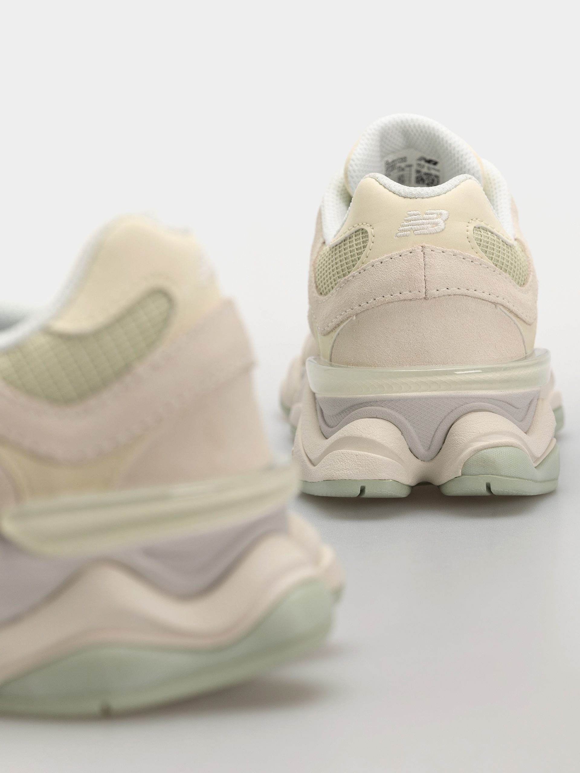Pantofi New Balance 9060 (pistachio butter/angora)