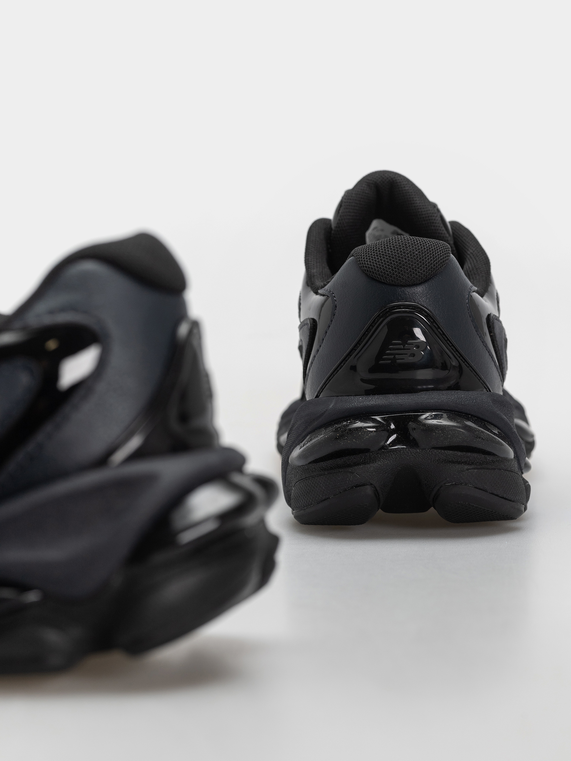 Pantofi New Balance 983 (black/dark night)