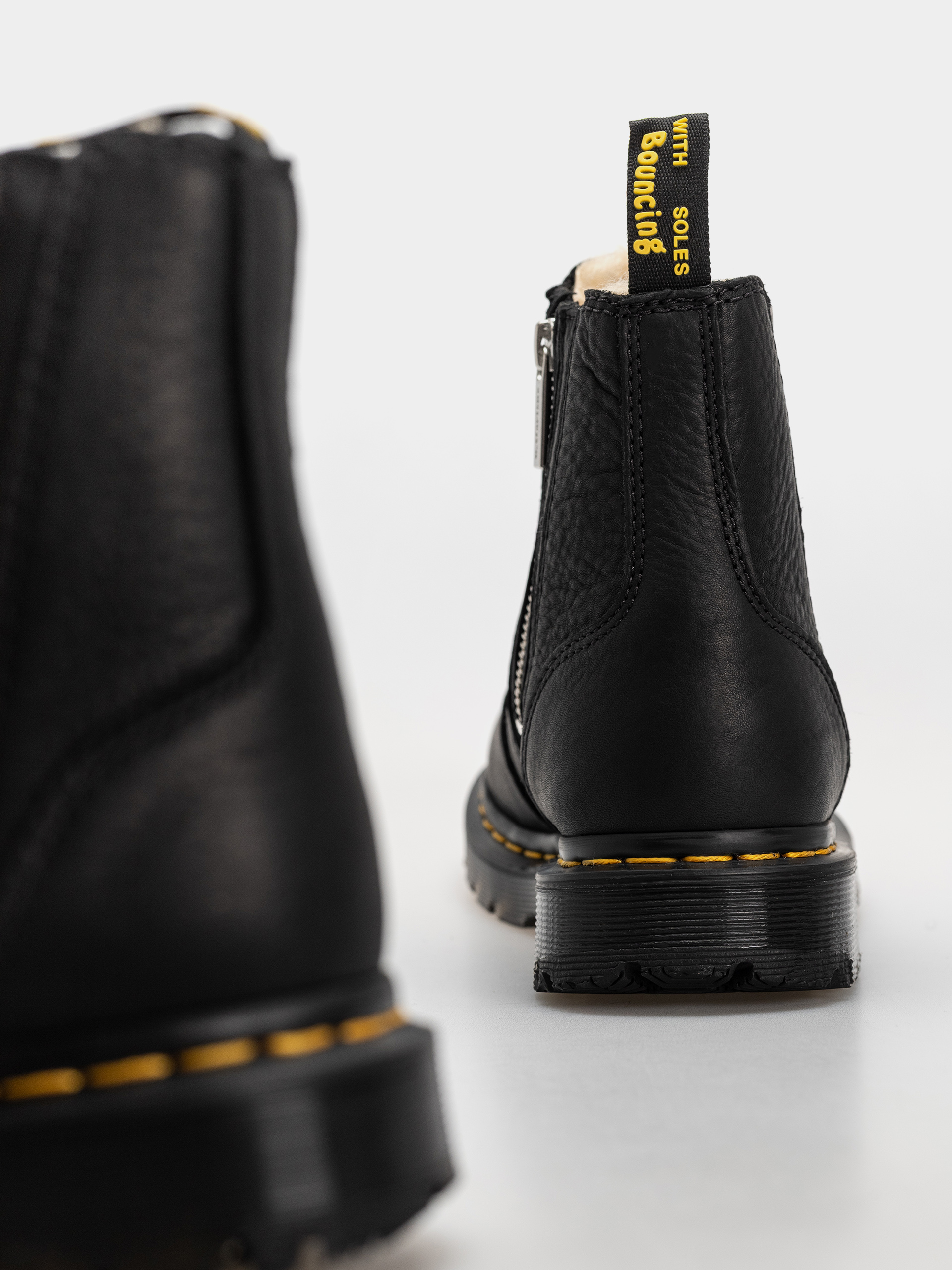Pantofi Dr. Martens 2976 Alyson w Zips Wmn (black)