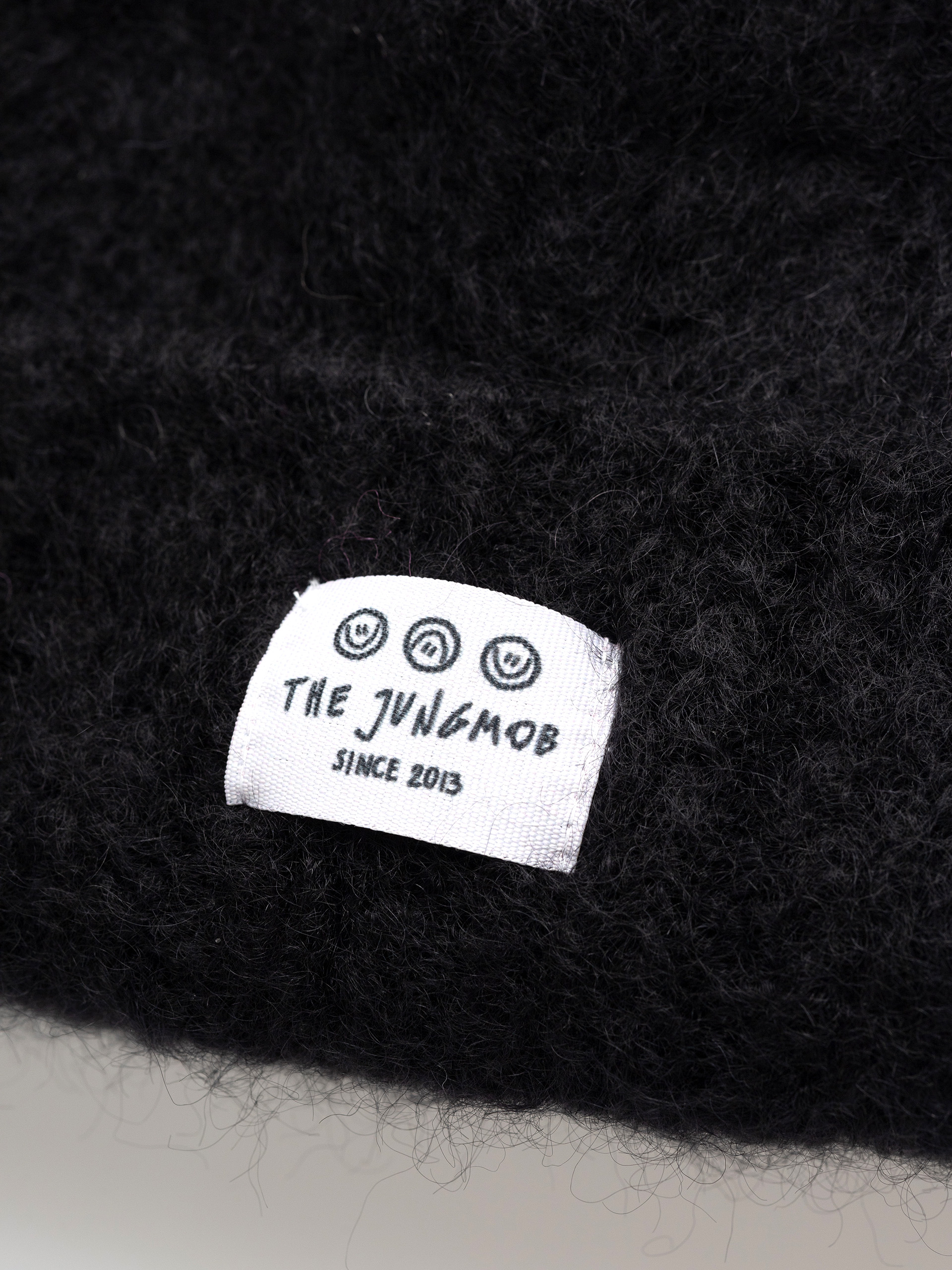 Căciulă Jungmob Moher Fluffy (black)
