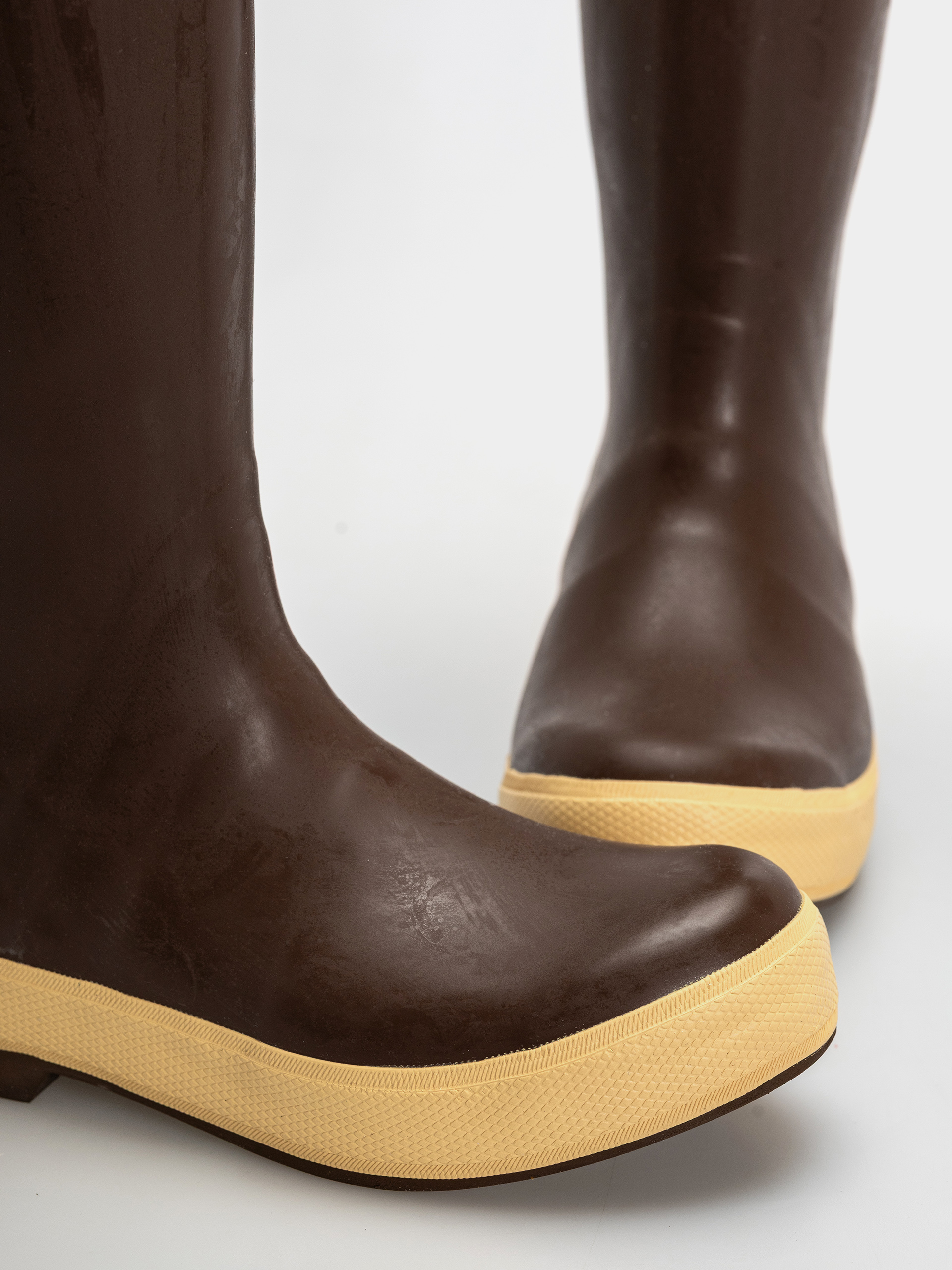 Pantofi Xtratuf Salmon Sisters 15 Legacy Boot Wmn (chocolate octopus)